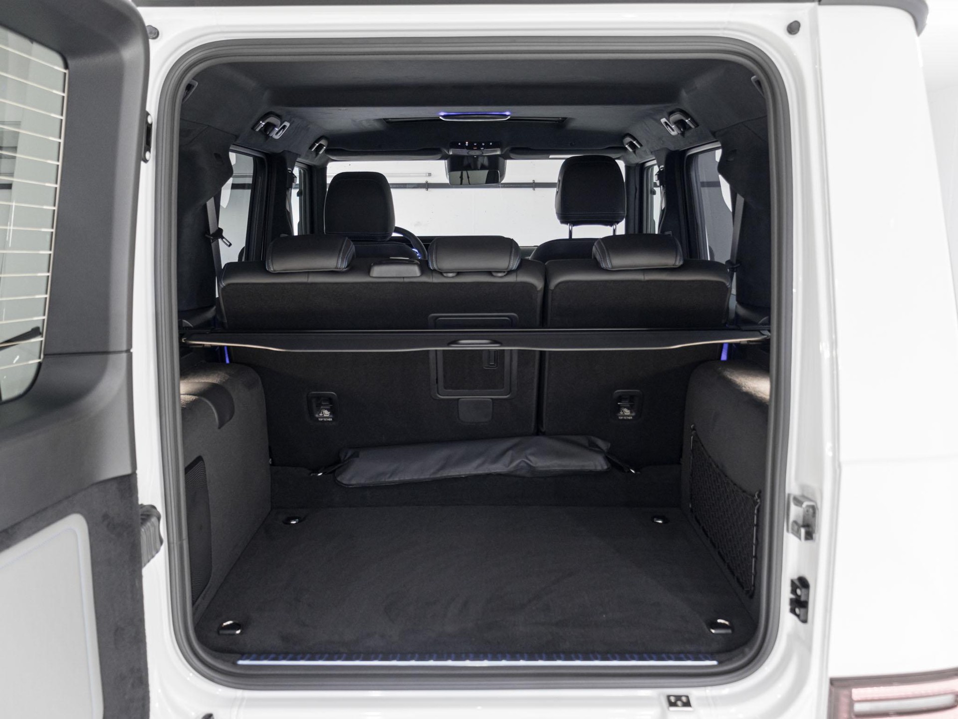 MERCEDES-BENZ G 580 EQ-image-13