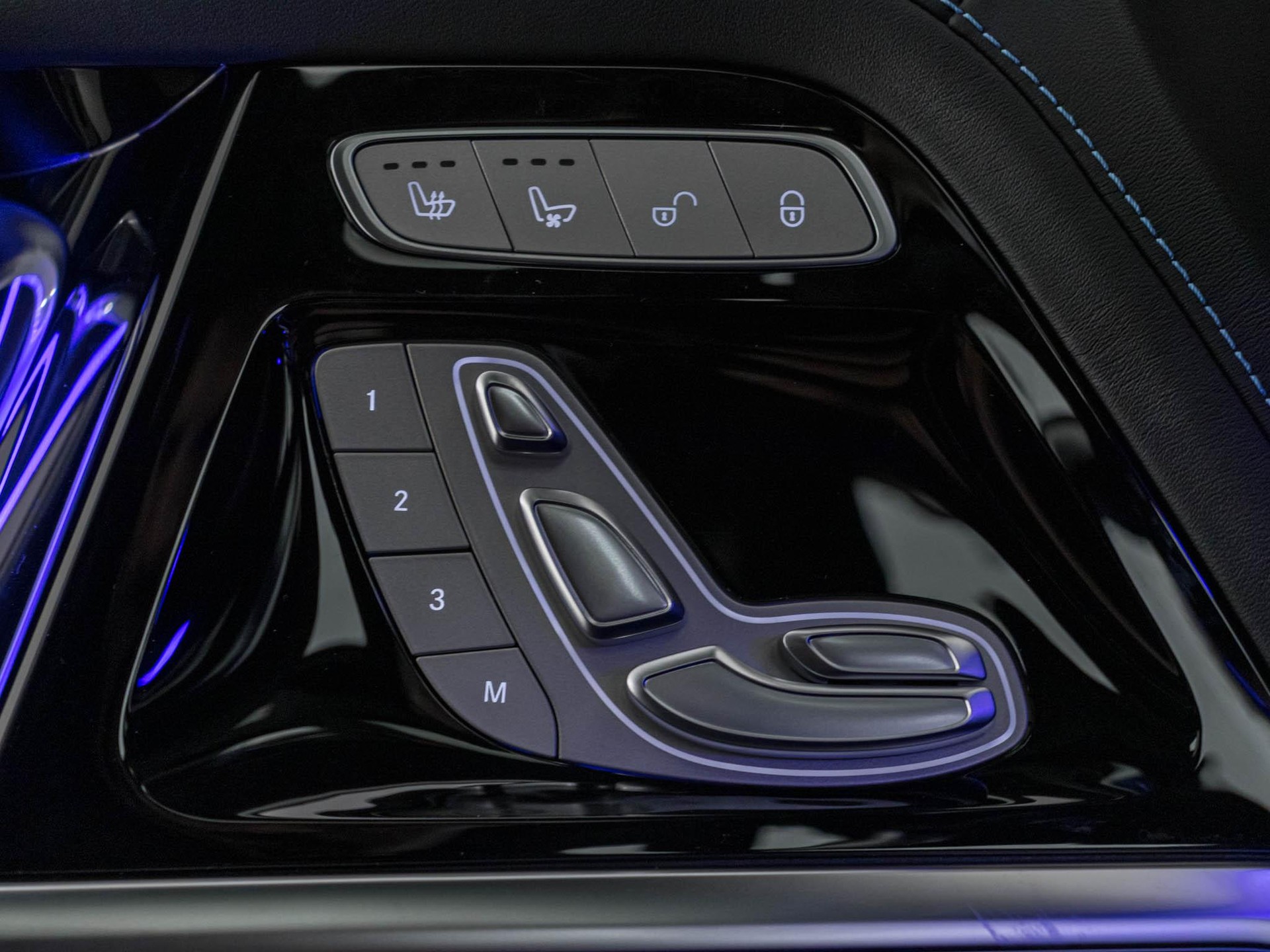 MERCEDES-BENZ G 580 EQ-image-12