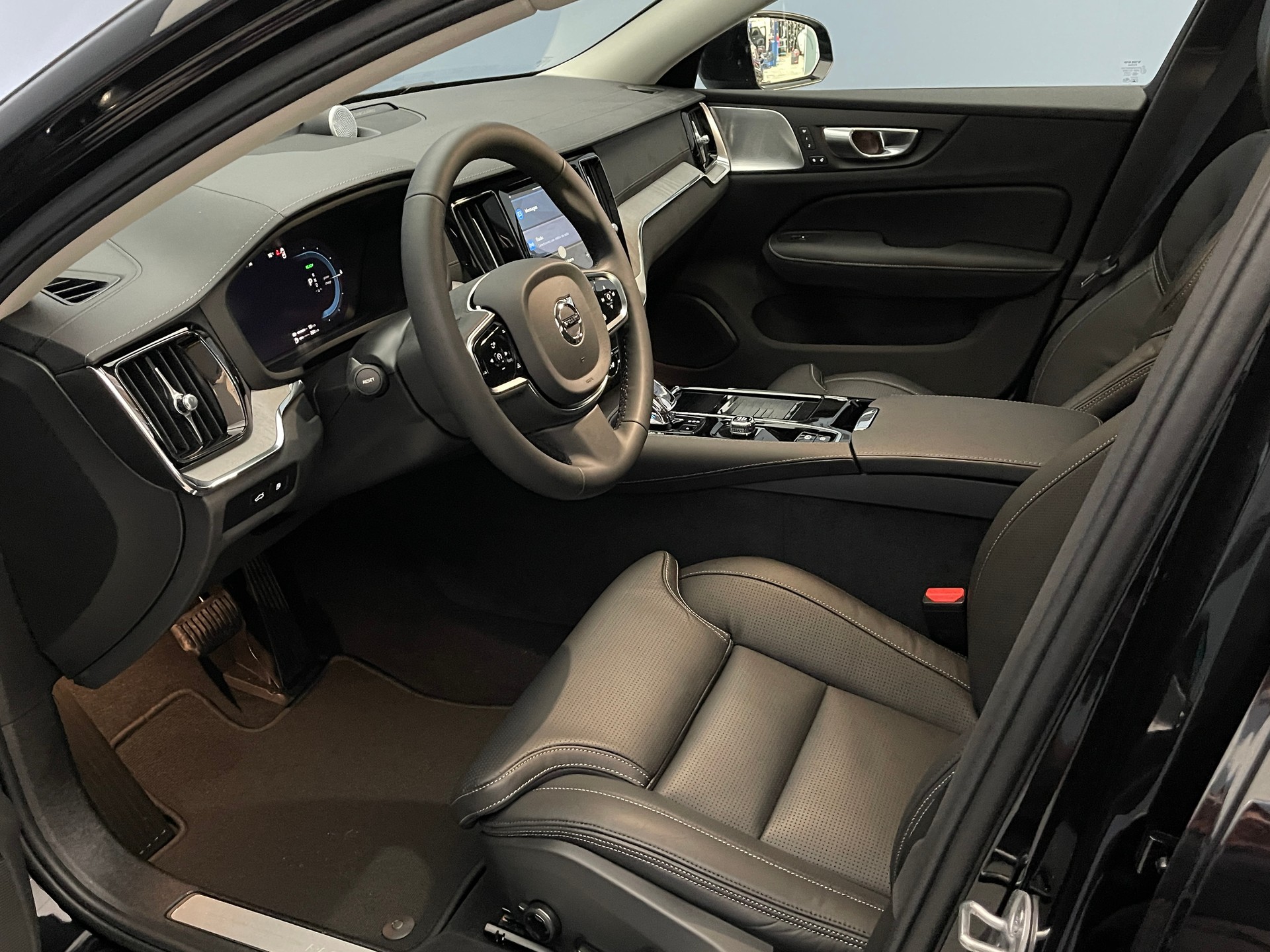 VOLVO S60 2.0 T8 TE Ultimate Dark eAWD-image-11