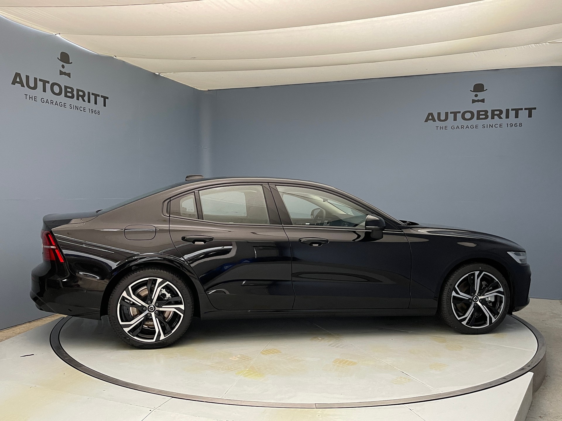 VOLVO S60 2.0 T8 TE Ultimate Dark eAWD-image-4