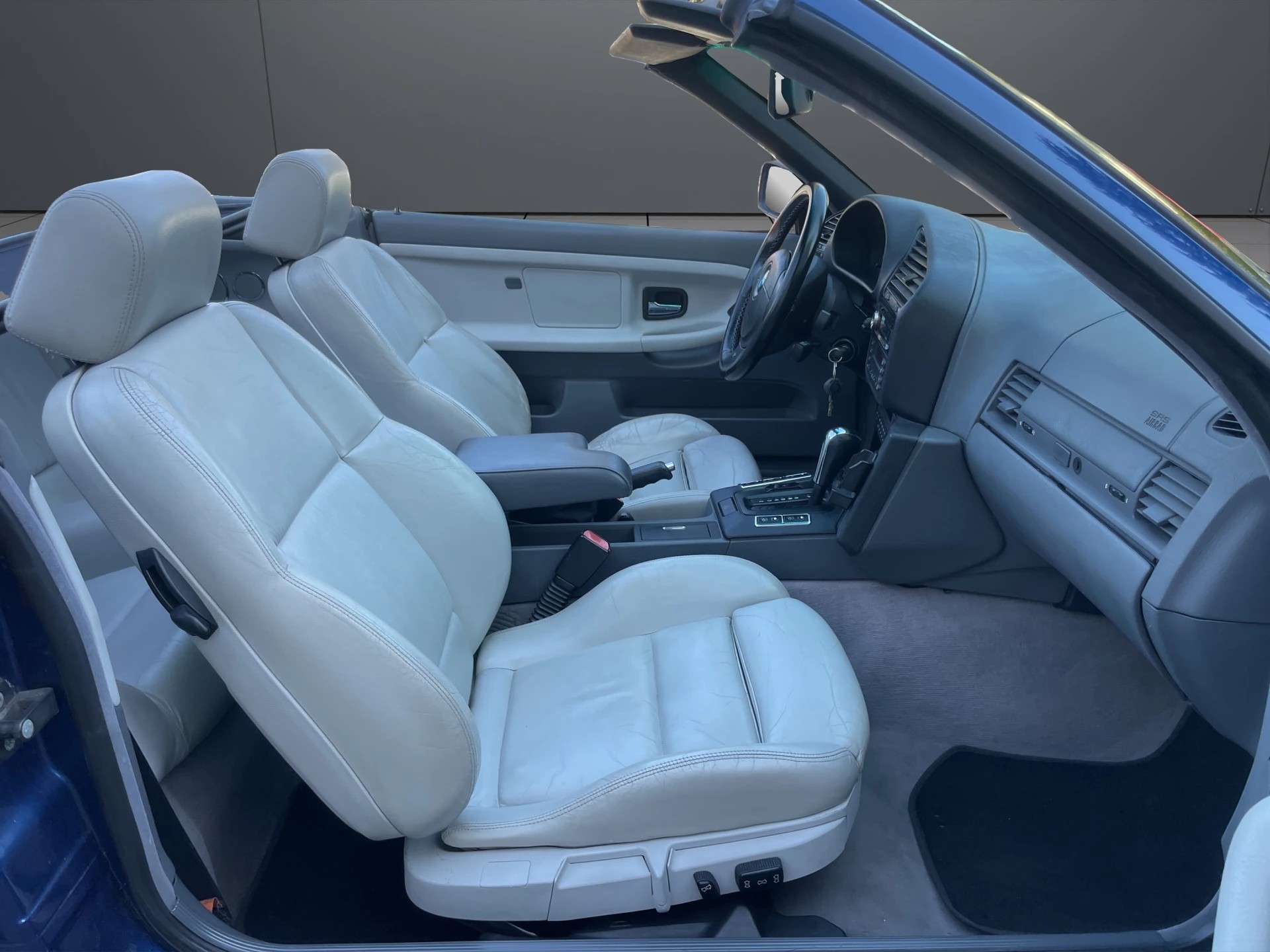 BMW 328i A Cabrio M-Sportpaket-image-7