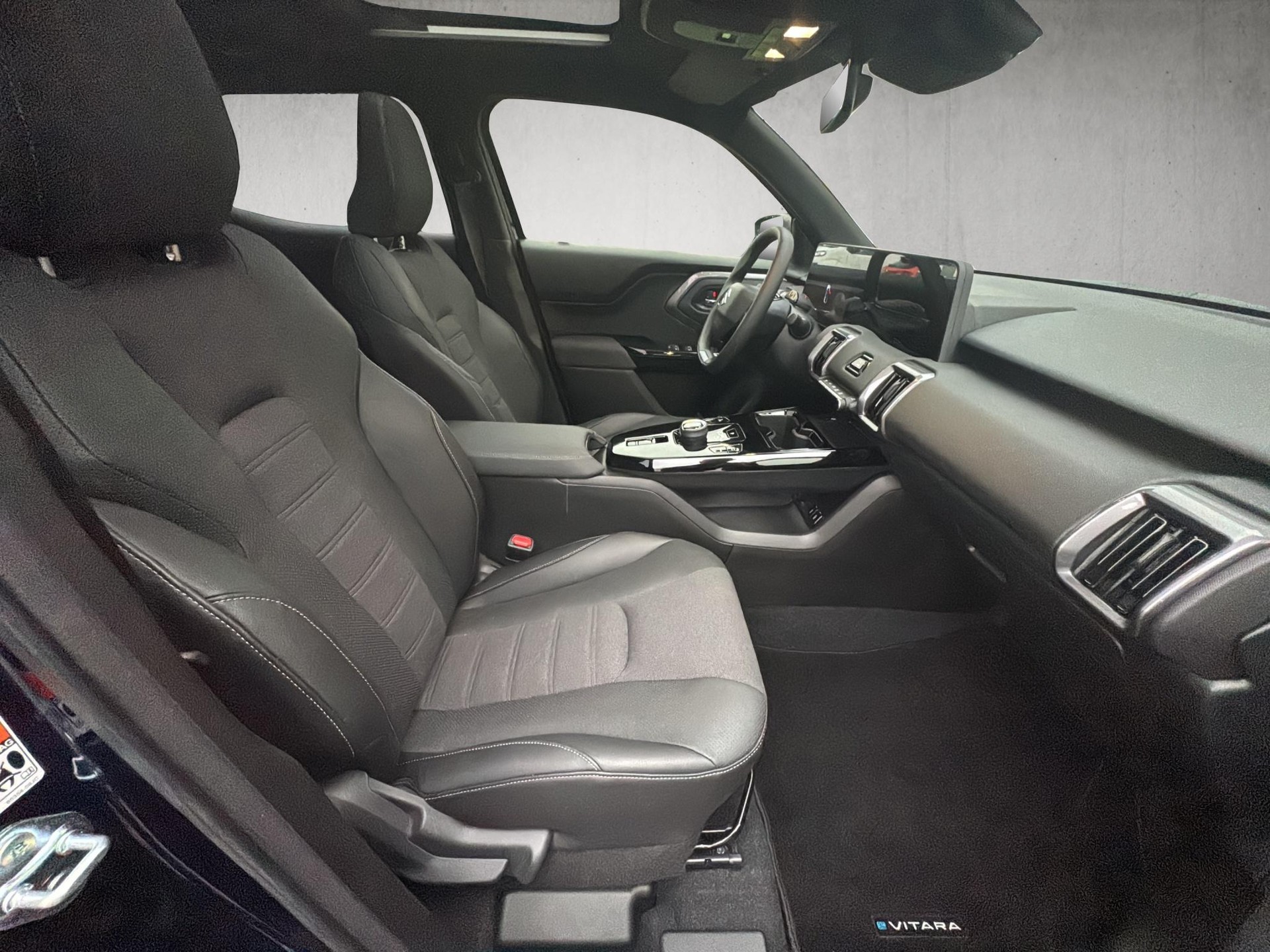SUZUKI e-Vitara 61kWh Compact Top 4x4-image-9