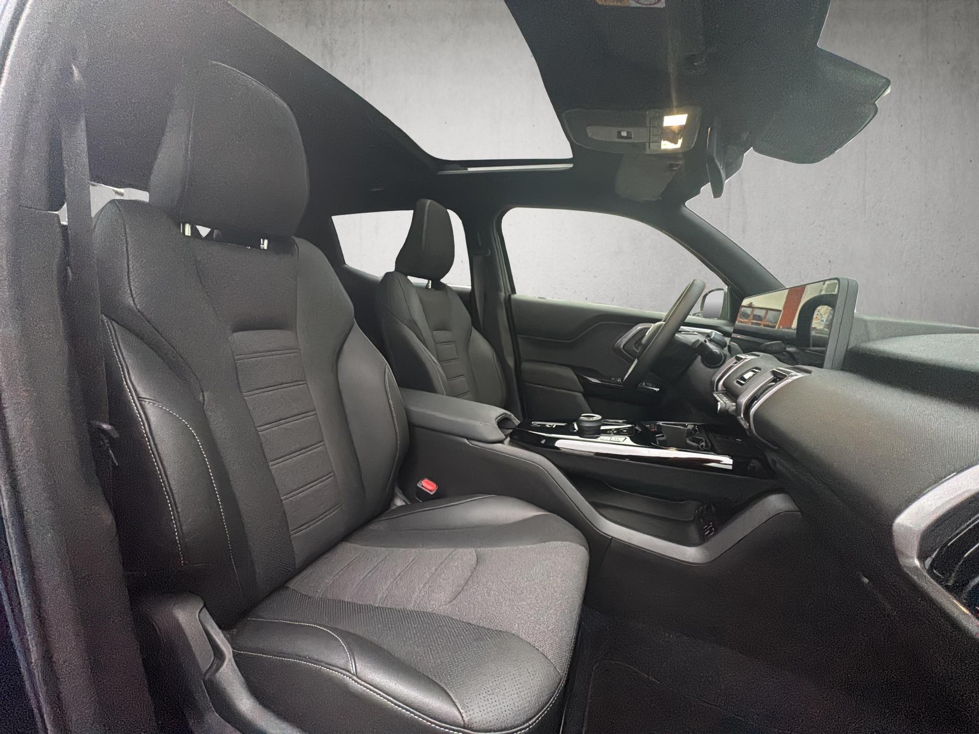 SUZUKI e-Vitara 61kWh Compact Top 4x4-image-12