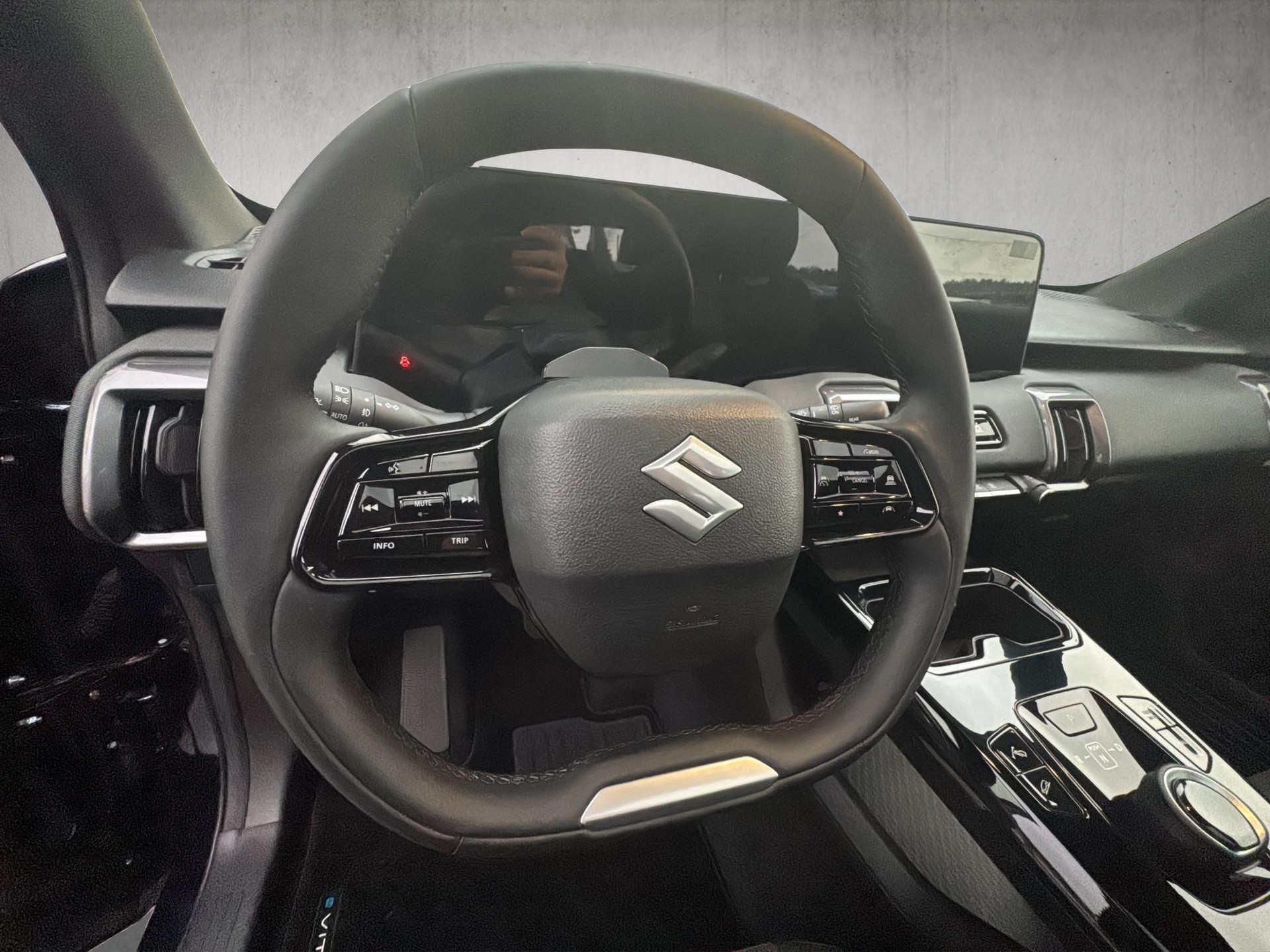 SUZUKI e-Vitara 61kWh Compact Top 4x4-image-13