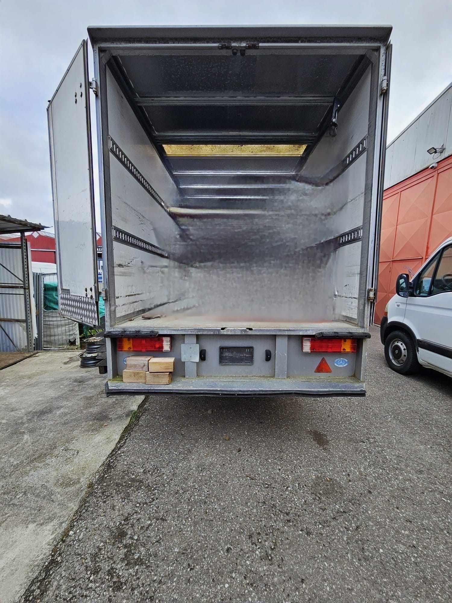 IVECO 50C18/35 T 3.0 Diesel avec 4 semi-remorques-image-6