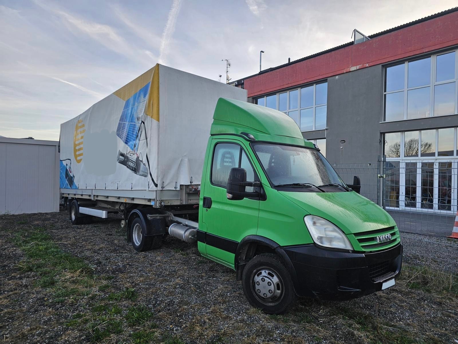 IVECO 50C18/35 T 3.0 Diesel avec 4 semi-remorques