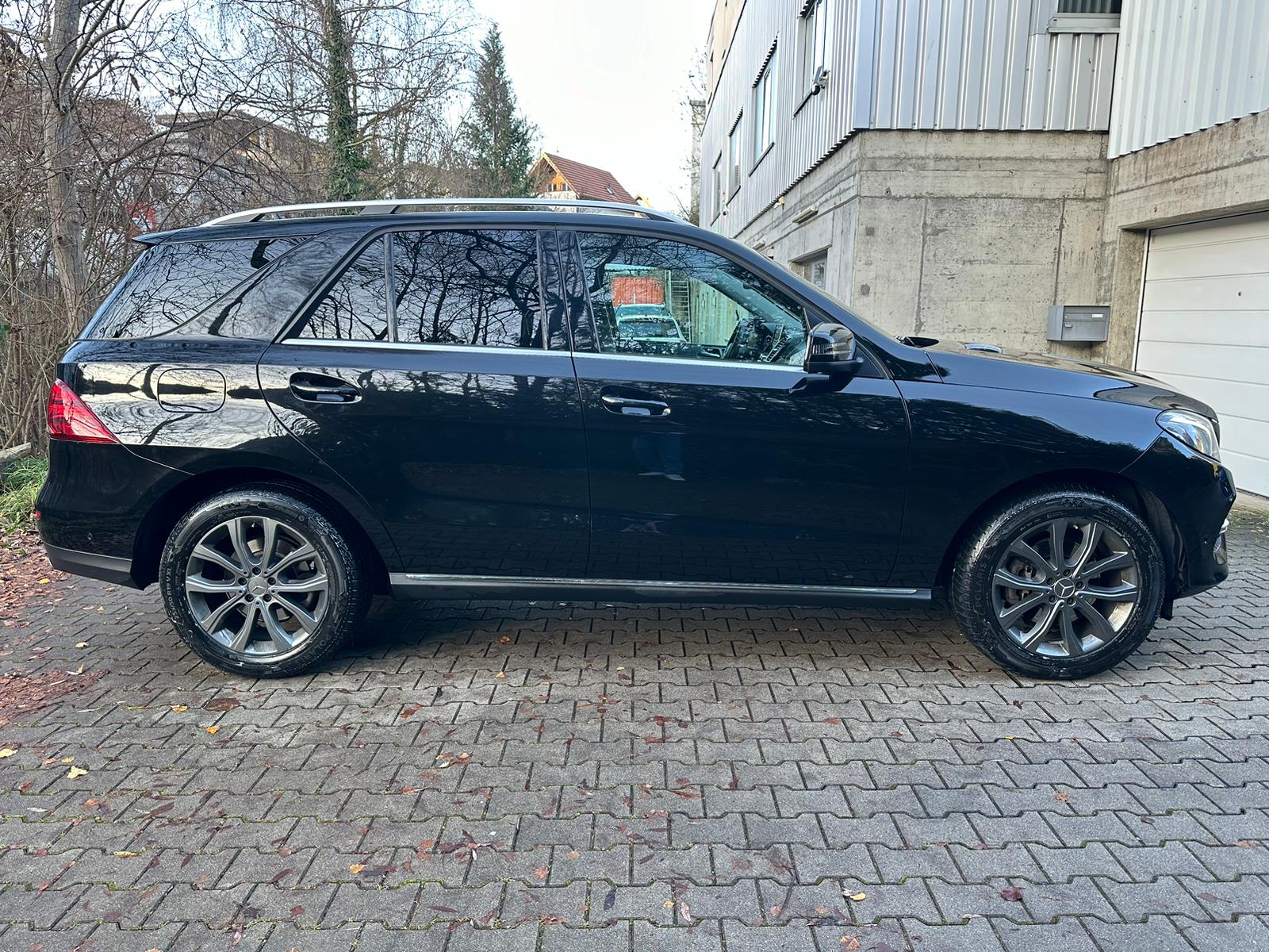 MERCEDES-BENZ GLE 250 d Executive 4Matic 9G-Tronic-image-5