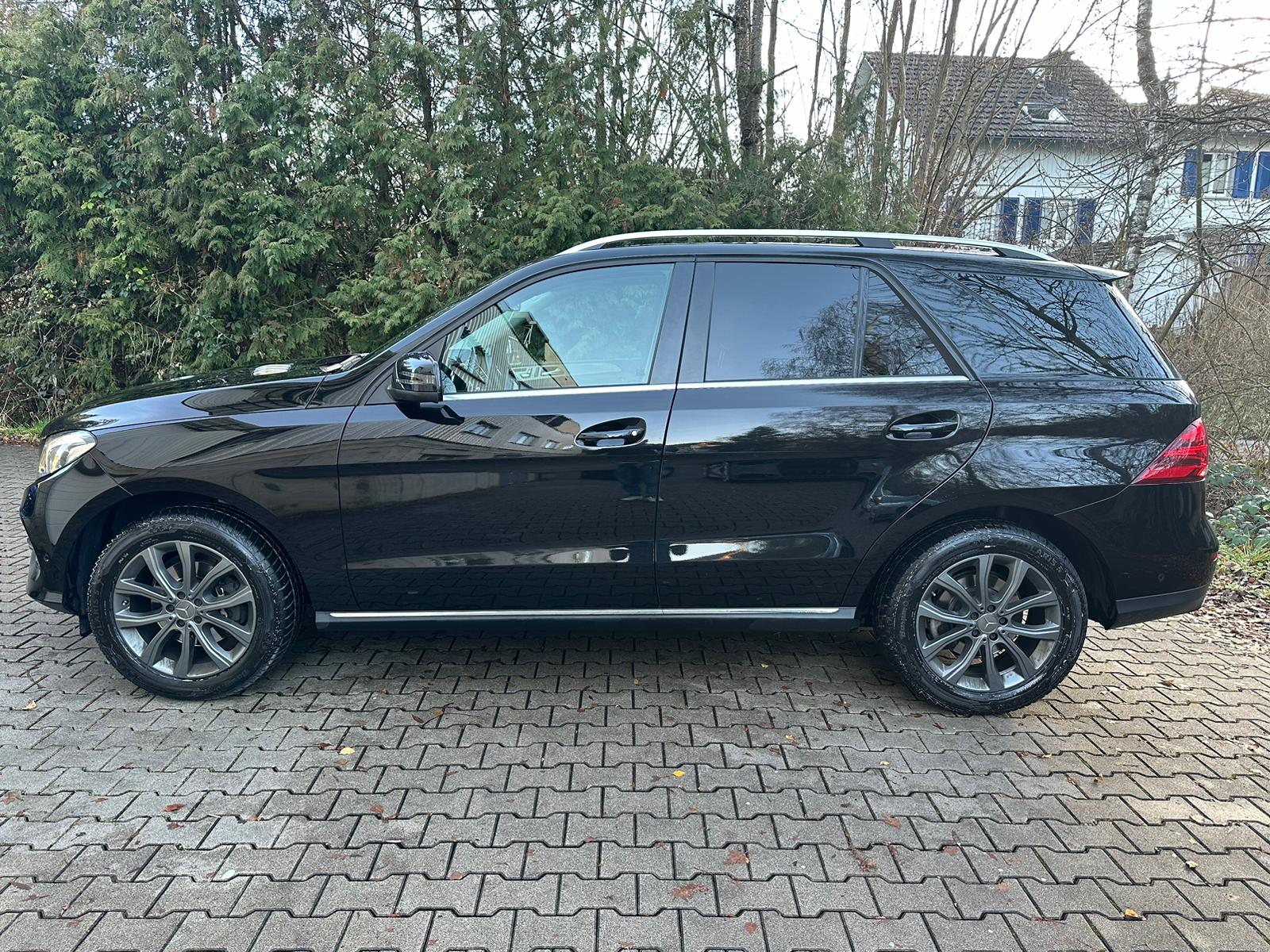 MERCEDES-BENZ GLE 250 d Executive 4Matic 9G-Tronic-showroom-element-1