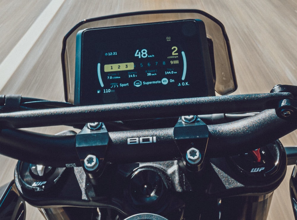 HUSQVARNA Svartpilen 801-image-2
