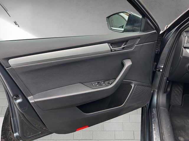 SKODA Superb Combi 2.0 TSI Ambition DSG 4x4-image-9