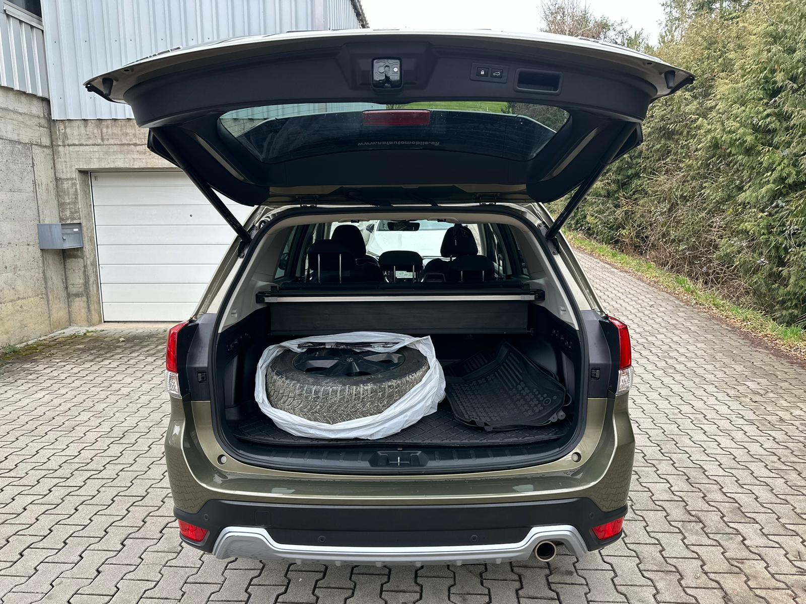 SUBARU Forester 2.0i e-Boxer Swiss Plus Lineartronic-image-15