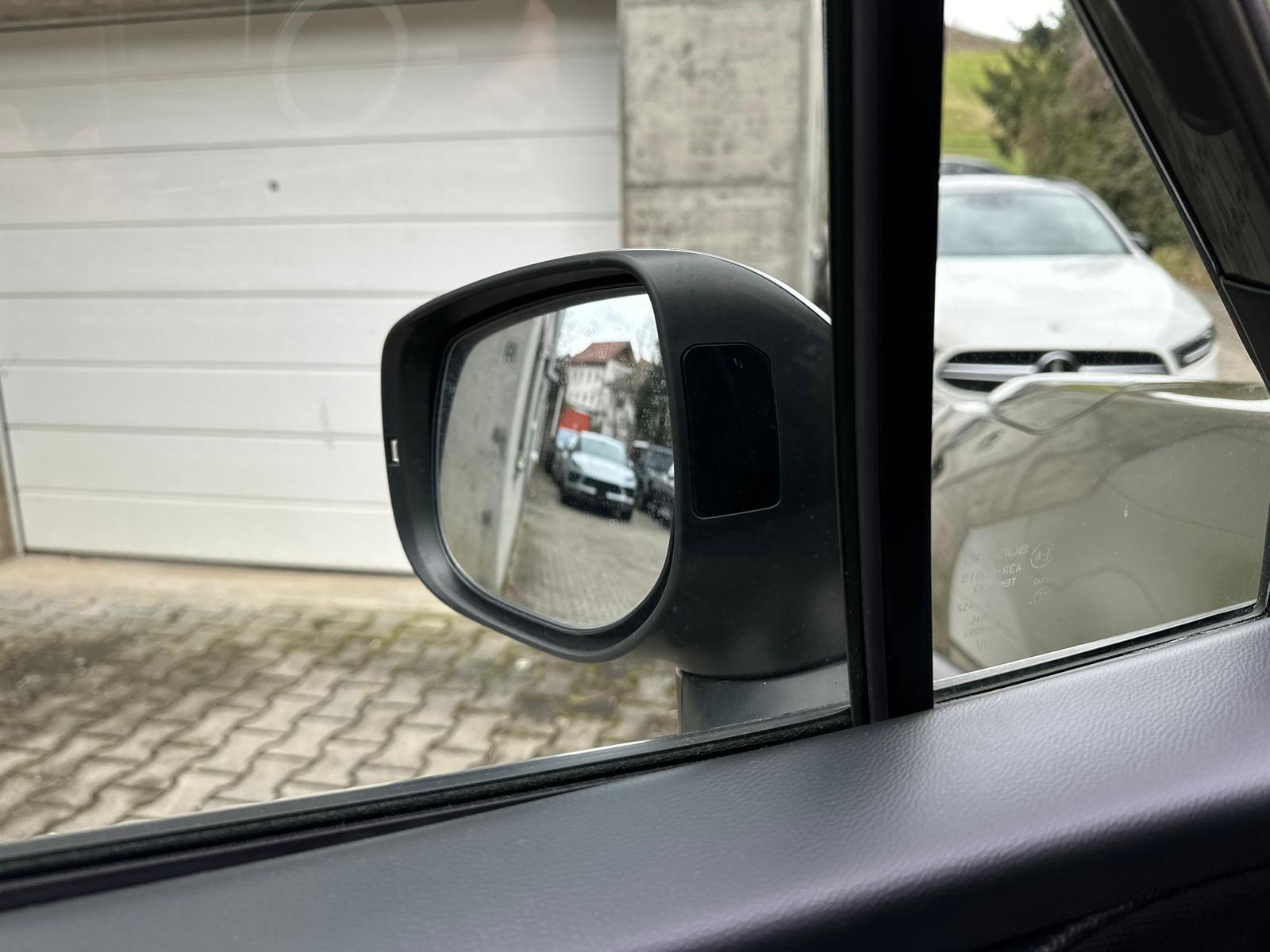 SUBARU Forester 2.0i e-Boxer Swiss Plus Lineartronic-image-9