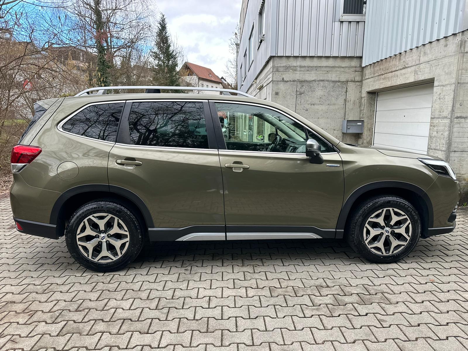 SUBARU Forester 2.0i e-Boxer Swiss Plus Lineartronic-image-5