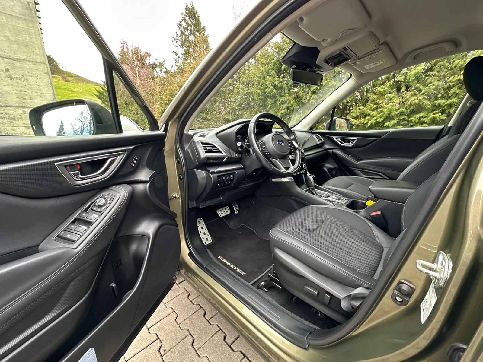 SUBARU Forester 2.0i e-Boxer Swiss Plus Lineartronic-image-10