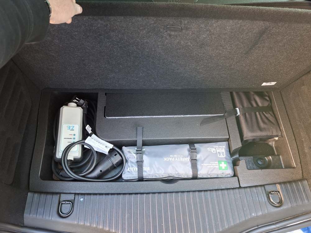 RENAULT Mégane Grandtour 1.6 E-Tech Plug-in R.S. Line-image-12