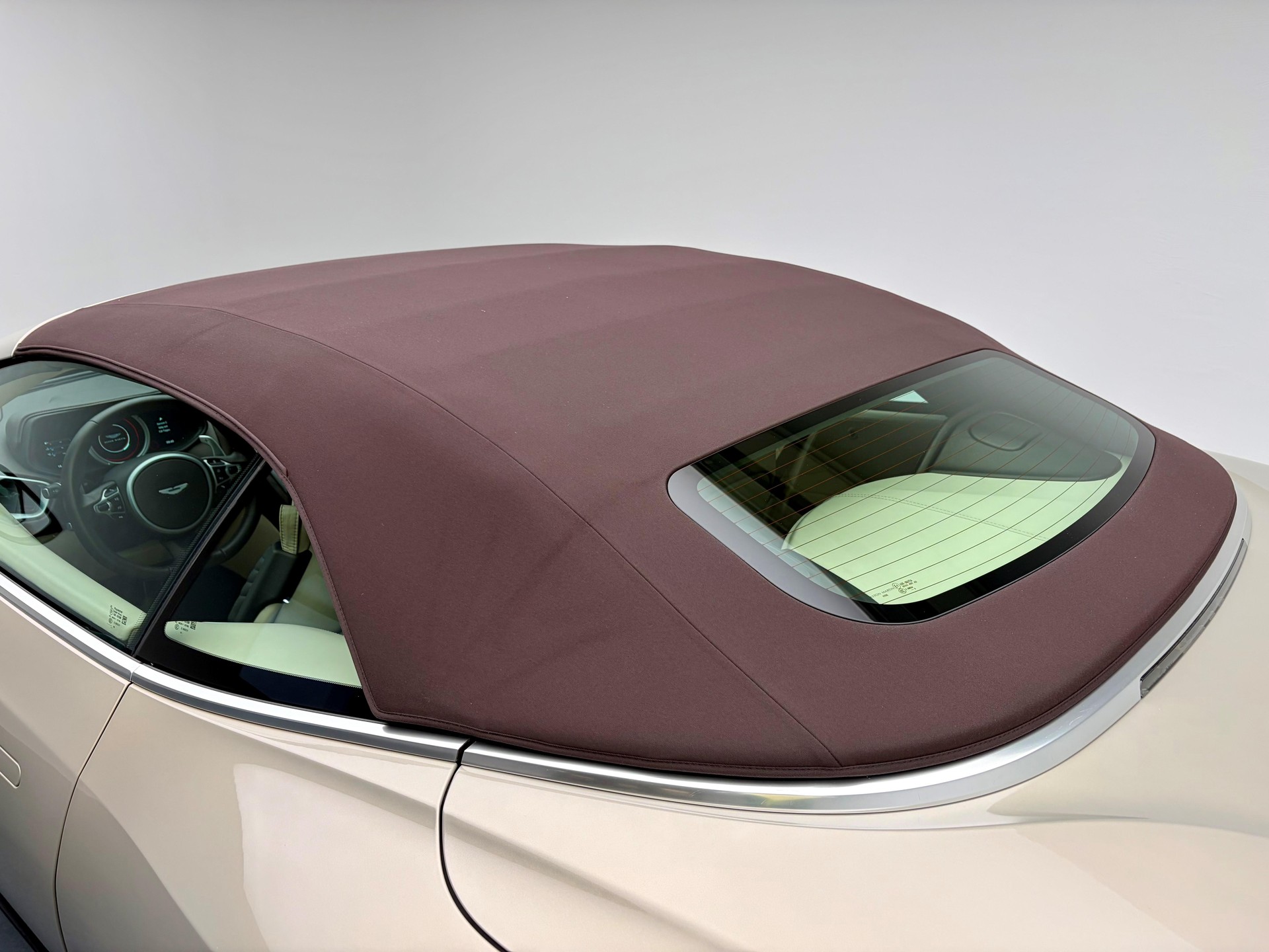 ASTON MARTIN DB11 Volante 4.0 V8 Bi-Turbo-image-23