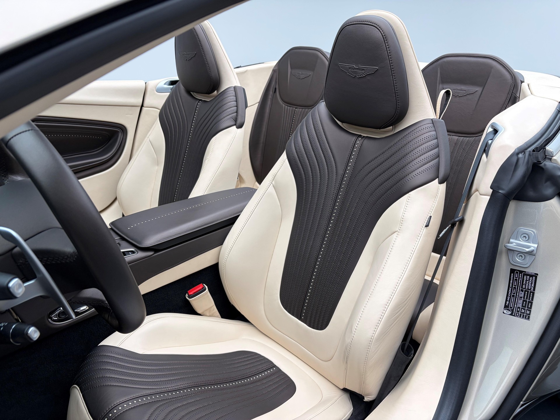 ASTON MARTIN DB11 Volante 4.0 V8 Bi-Turbo-image-7