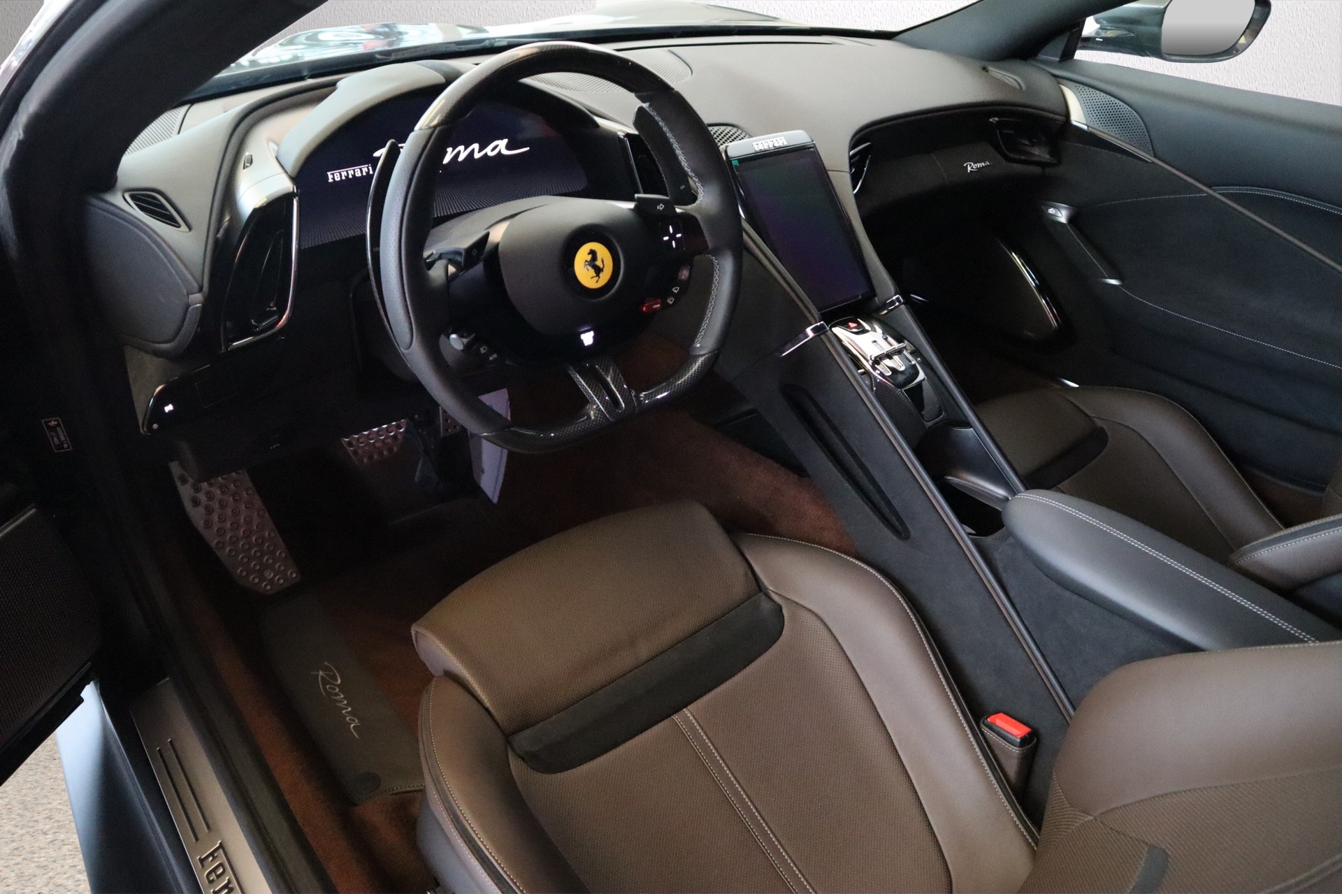 FERRARI Roma 3.9 V8 T-showroom-element-2