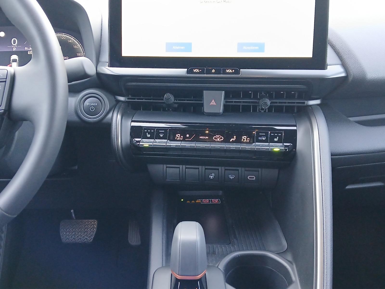 TOYOTA C-HR 2.0 PHEV Swiss Edition-image-12