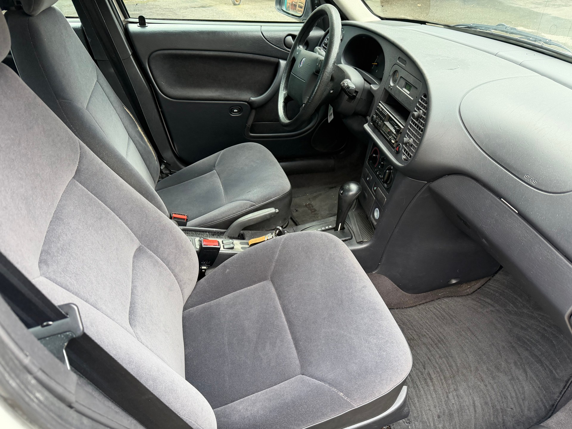 SAAB 900 S 2.0i-16-image-9