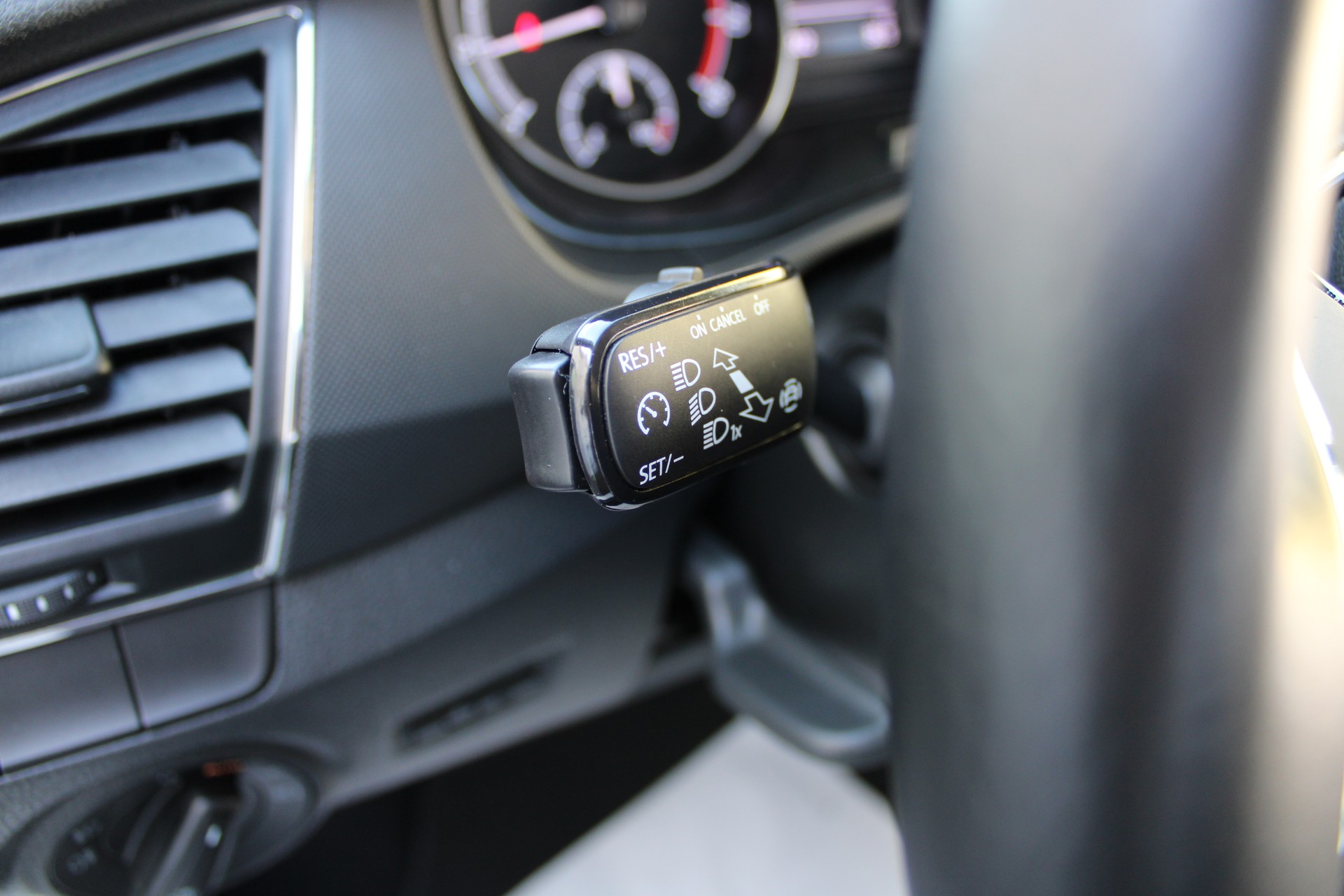 SKODA Fabia Combi 1.0 TSI Ambition DSG-image-17