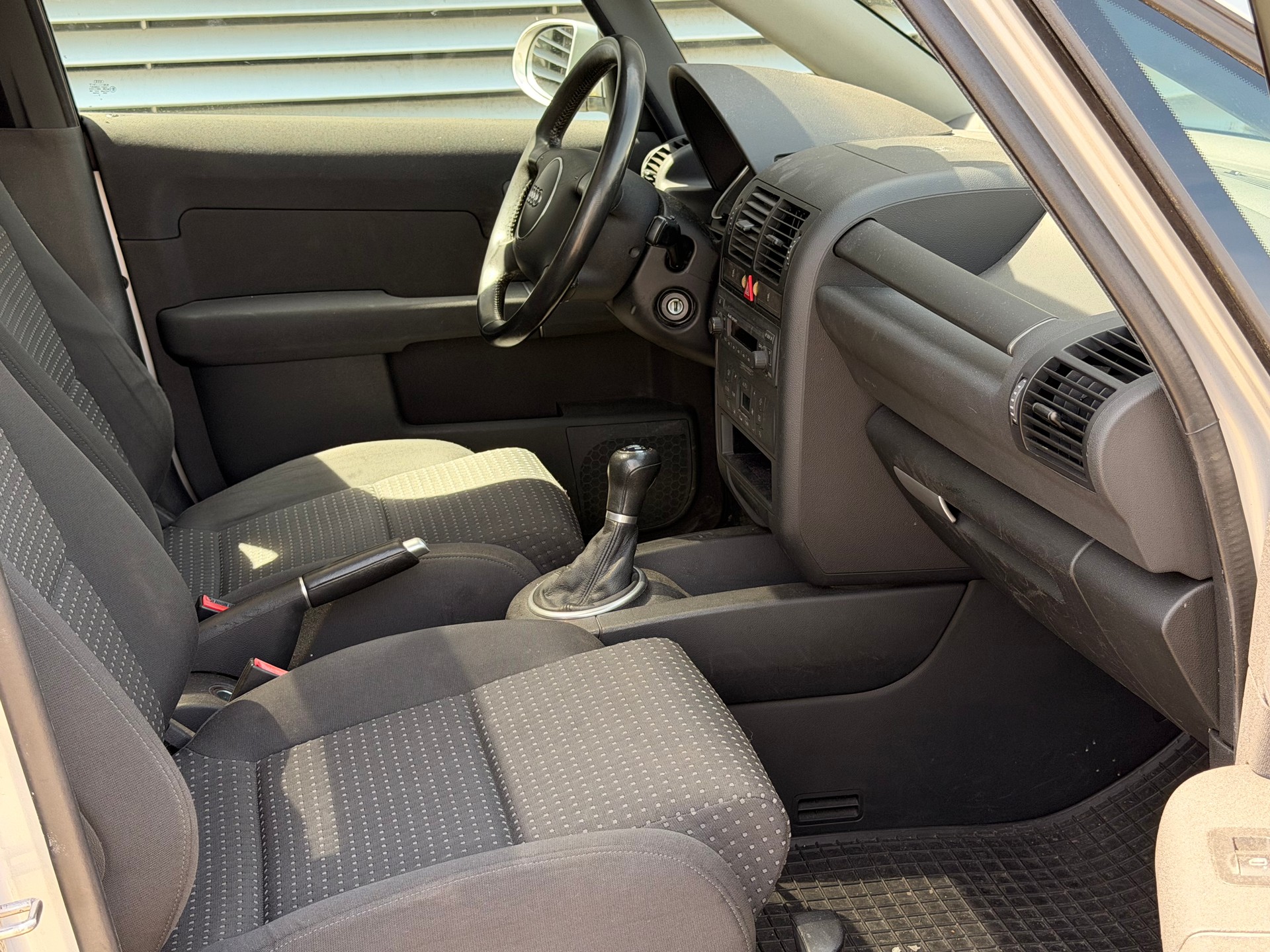 AUDI A2 1.6 FSI-image-9