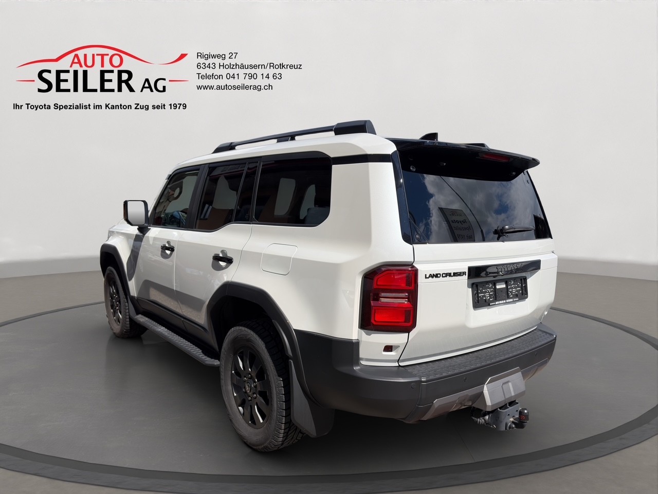 TOYOTA Land Cruiser 2.8TD Executive-showroom-element-2