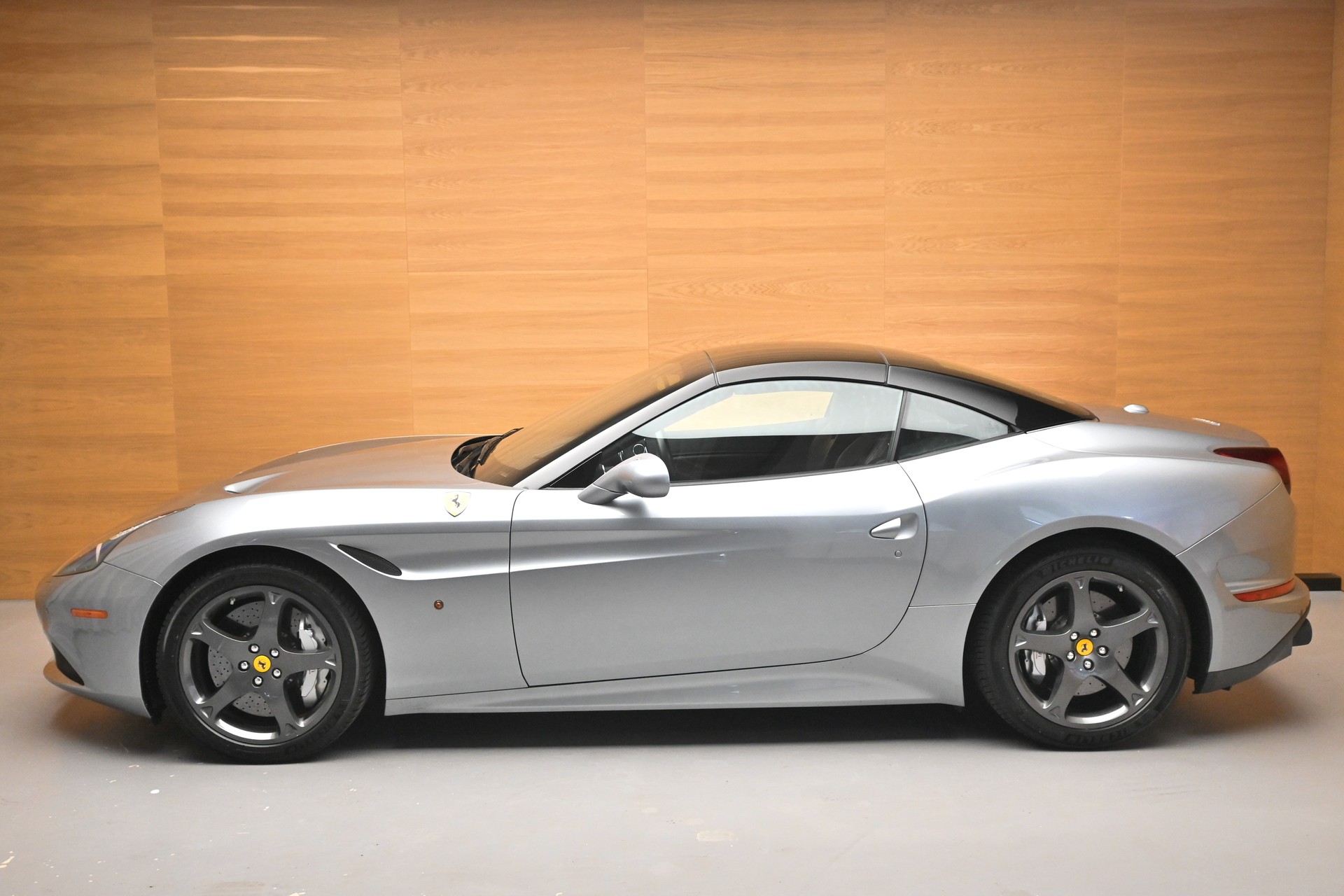 FERRARI California 3.9 V8 T-showroom-element-3