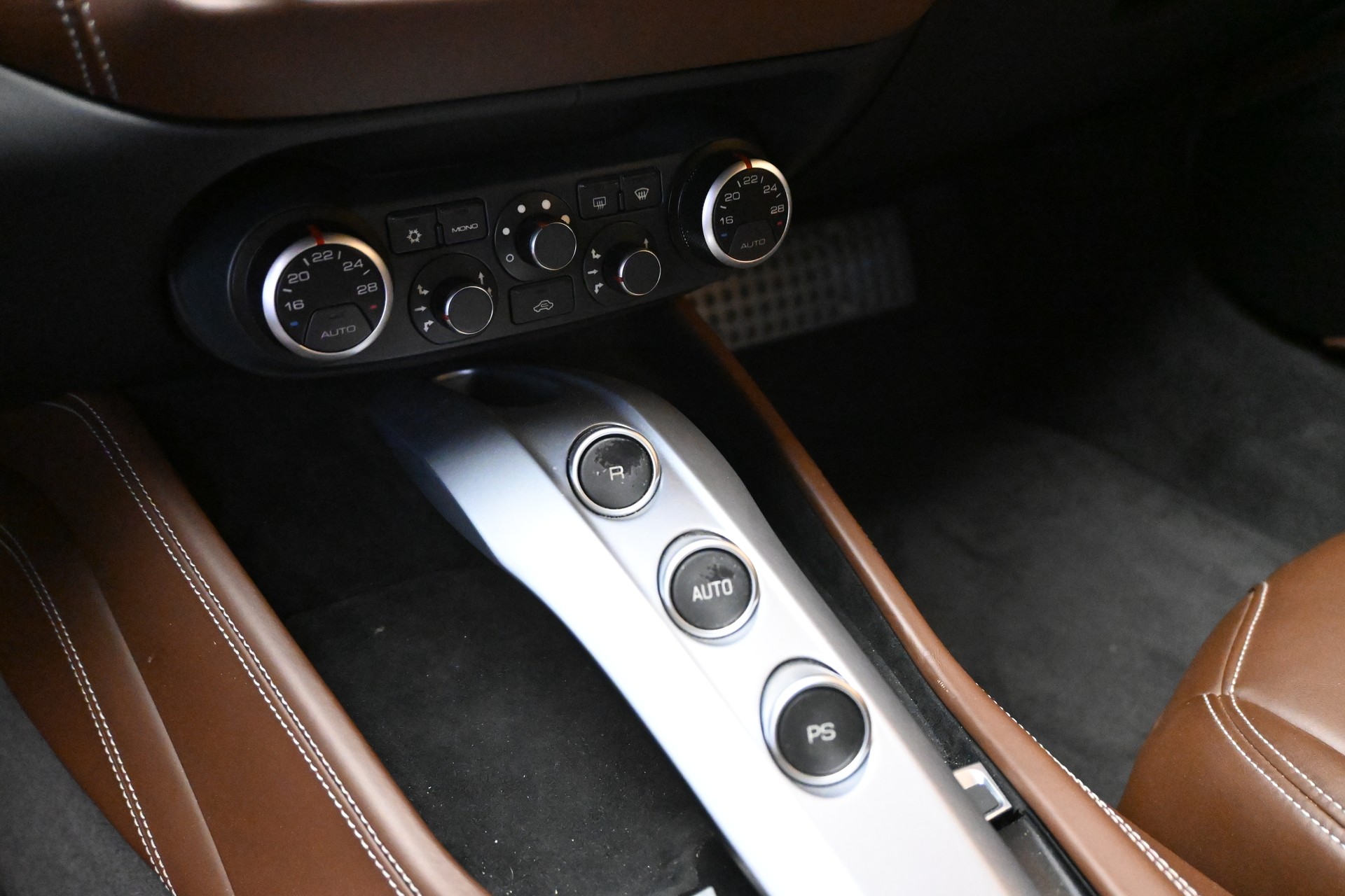 FERRARI California 3.9 V8 T-image-13