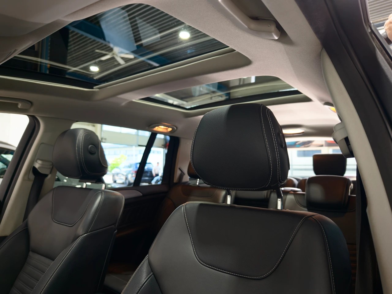 MERCEDES-BENZ GLS 350 d V6 CH FAHRZEUG-image-14