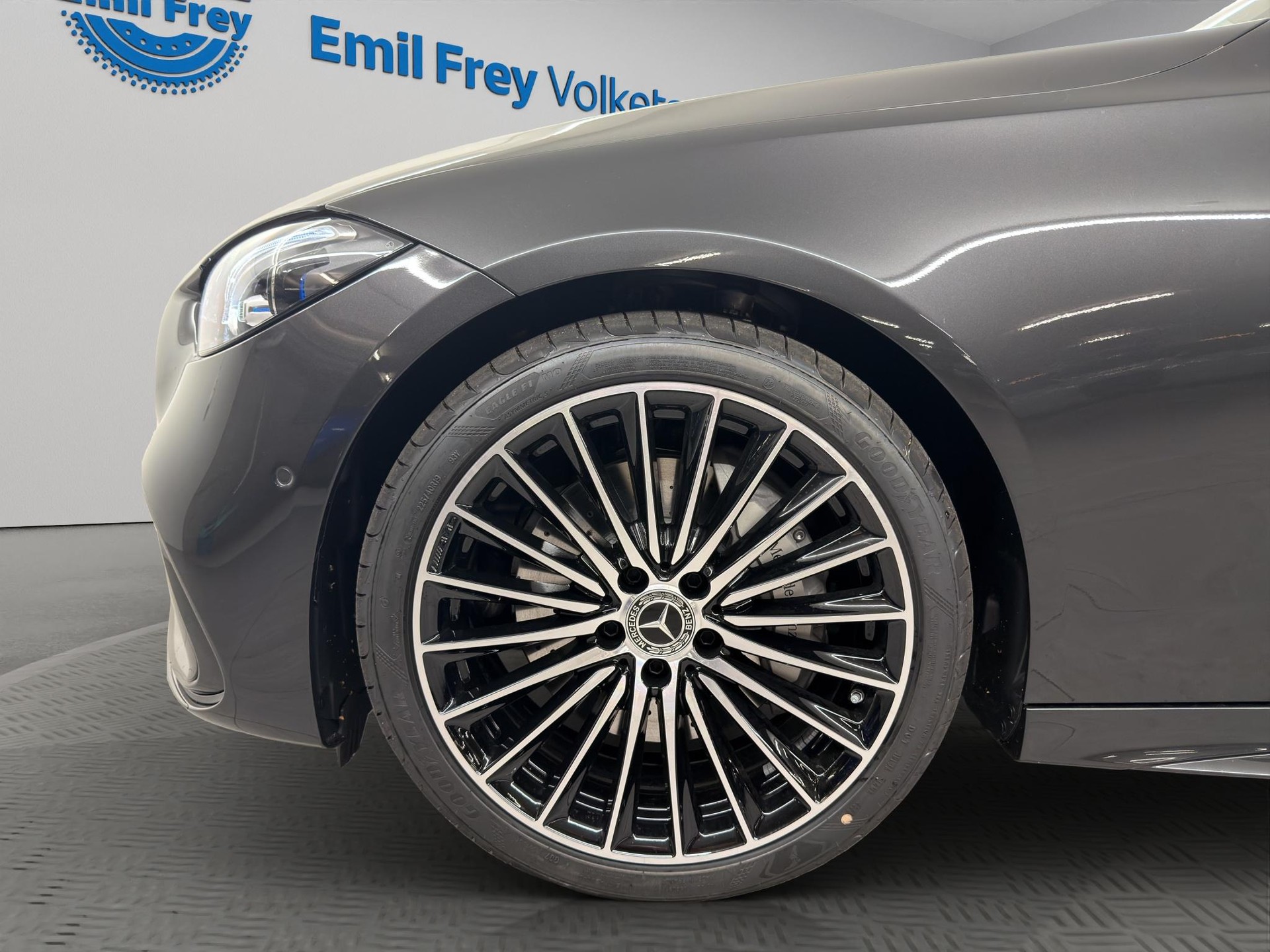 MERCEDES-BENZ C 300 AMG Line 4matic-showroom-element-3
