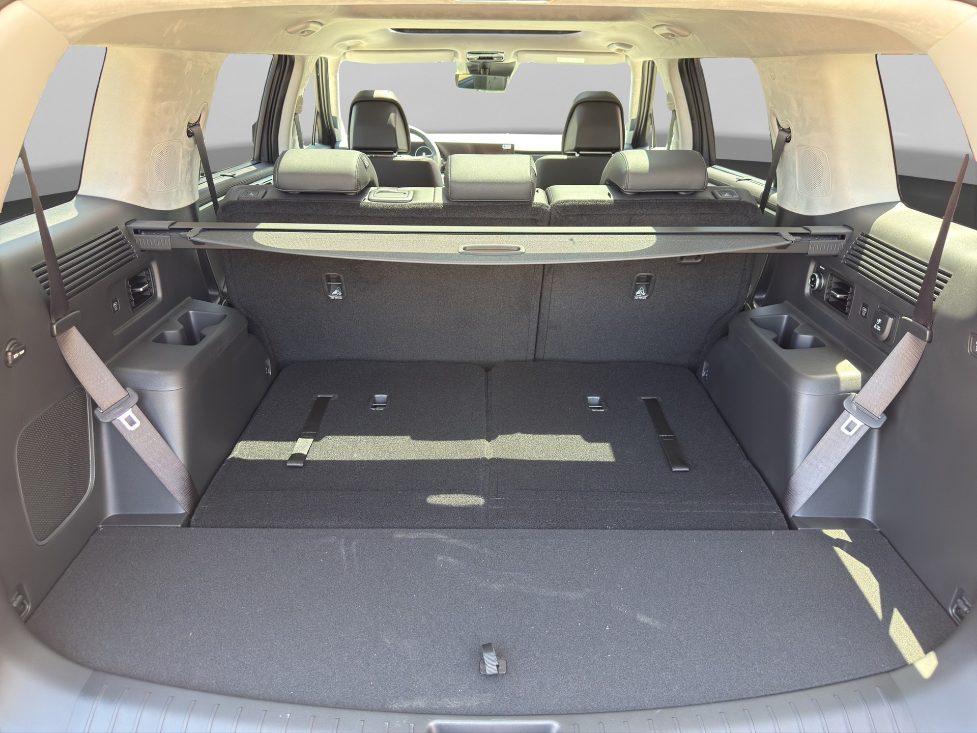 HYUNDAI Santa Fe 1.6 T-GDi HEV Swiss Edition 4WD Automatic-image-12