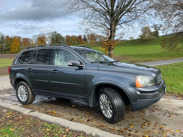 VOLVO XC90 2.4 D5 AWD Momentum Geartronic-image-1