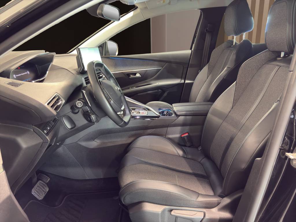 PEUGEOT 3008 1.2 PureTech Allure Pack EAT8-image-4