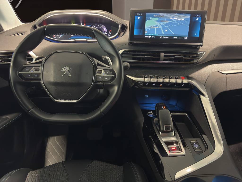 PEUGEOT 3008 1.2 PureTech Allure Pack EAT8-image-12