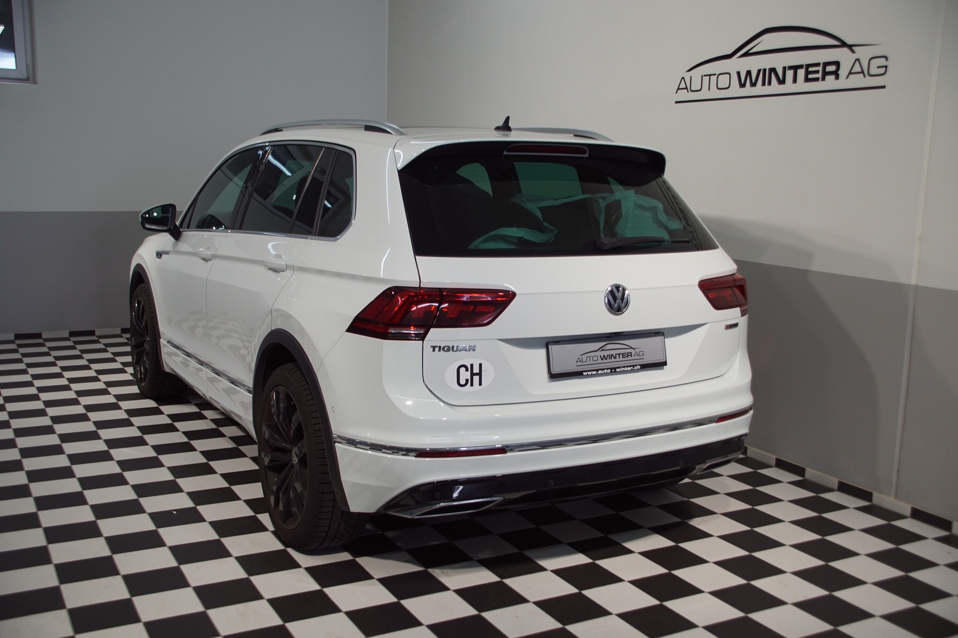 VW Tiguan 2.0TSI R-Line Highline 4Motion DSG-image-7
