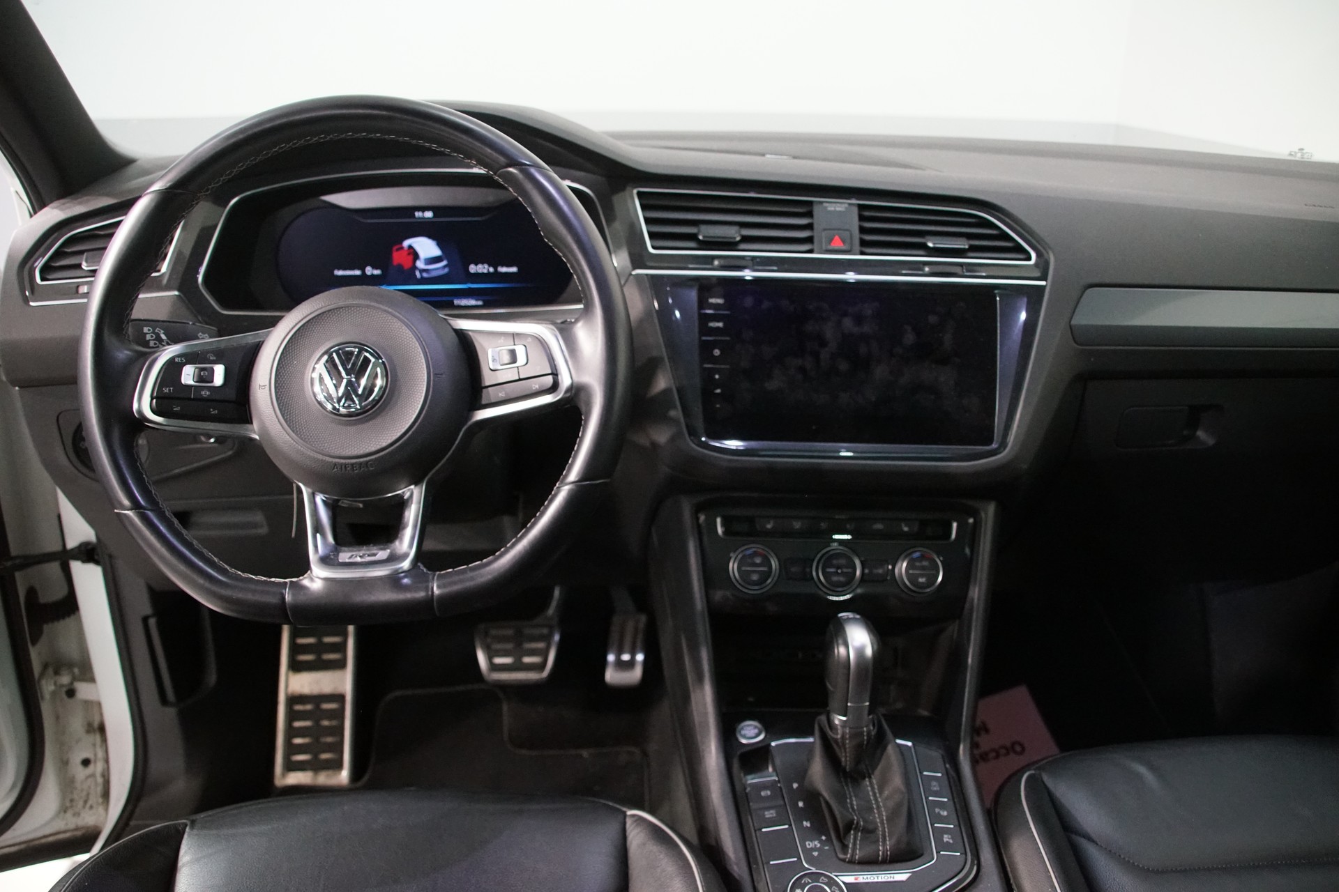 VW Tiguan 2.0TSI R-Line Highline 4Motion DSG-image-15