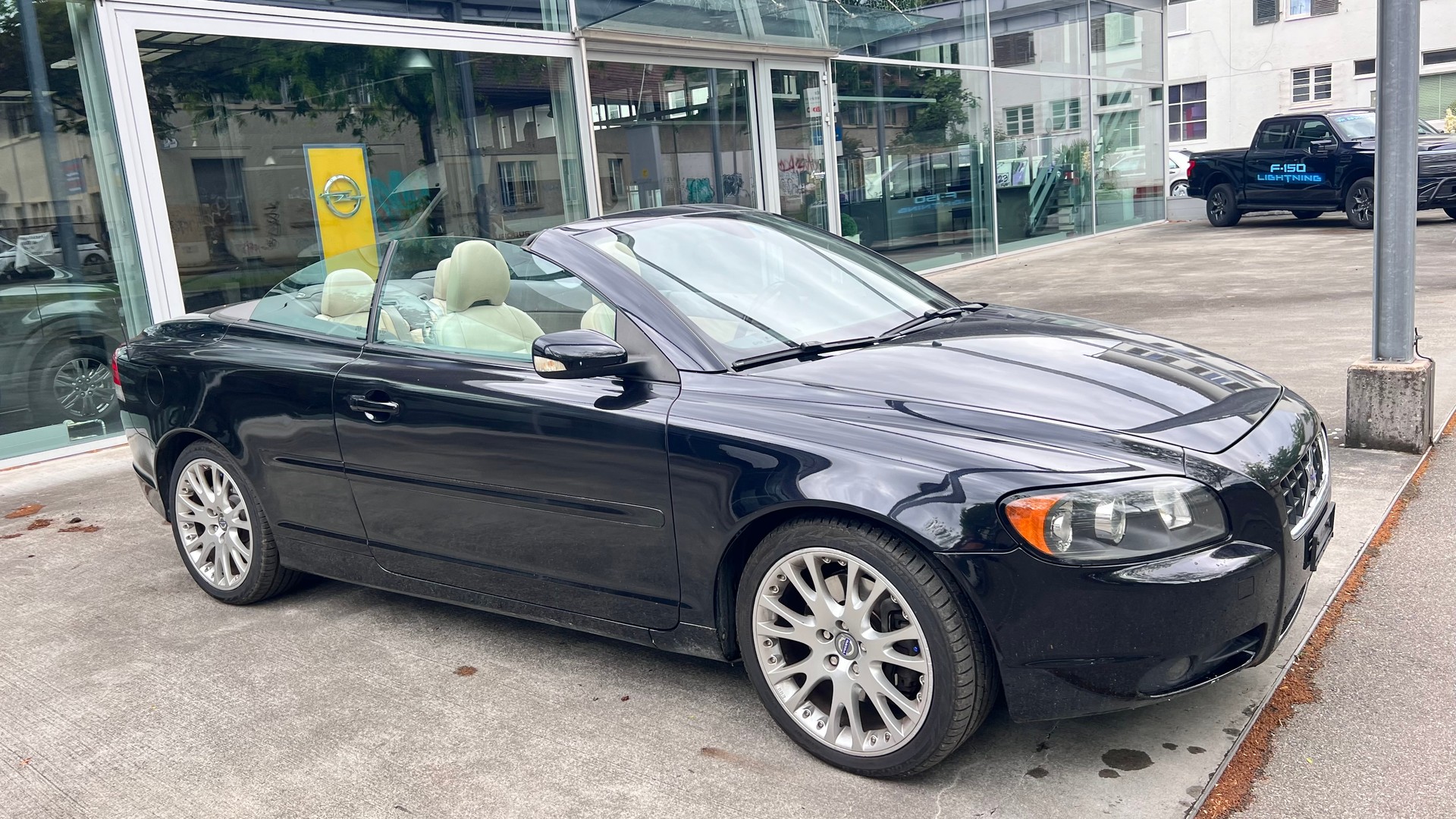 VOLVO C70 T5 Summum-image-0