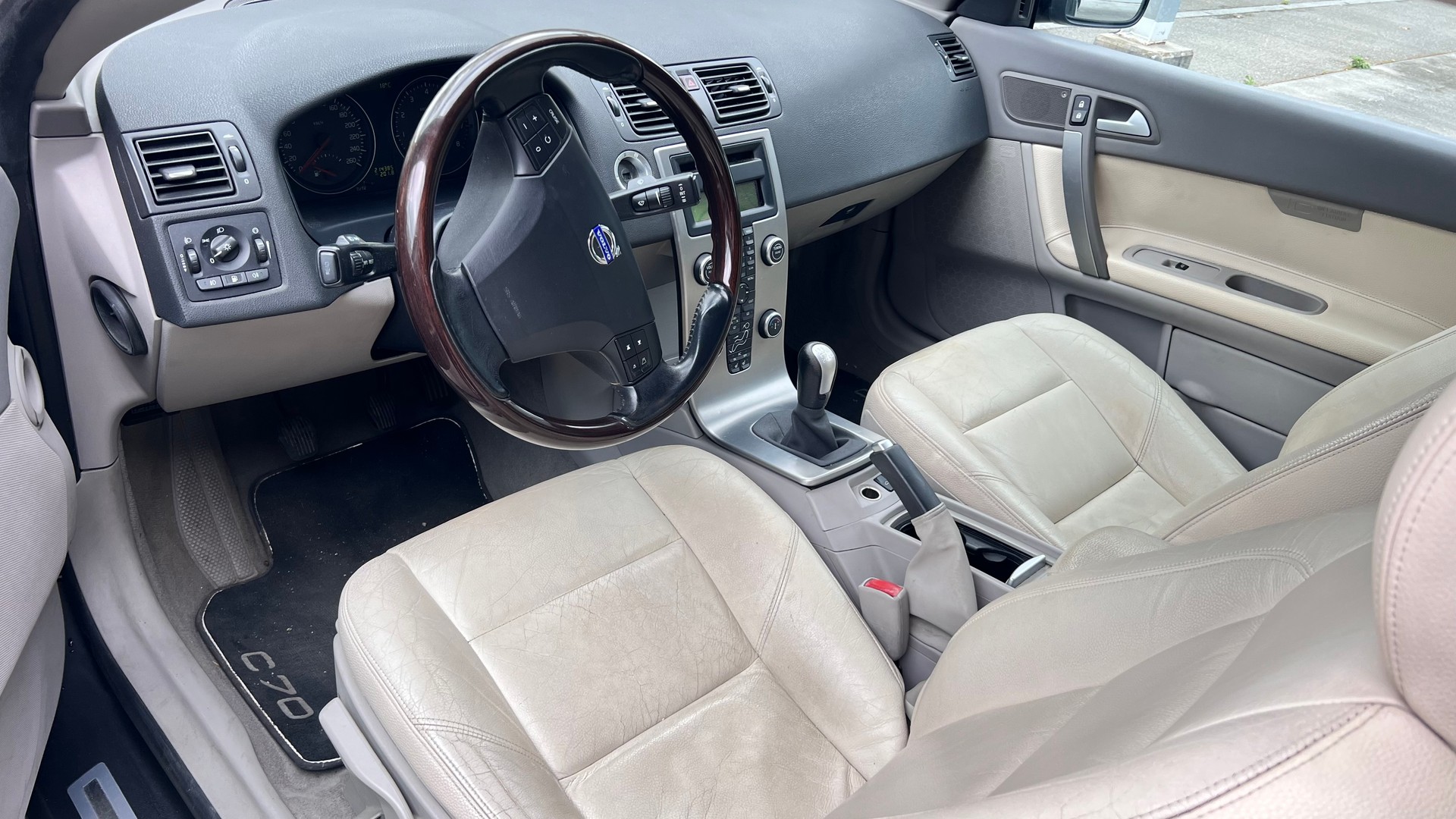 VOLVO C70 T5 Summum-image-6