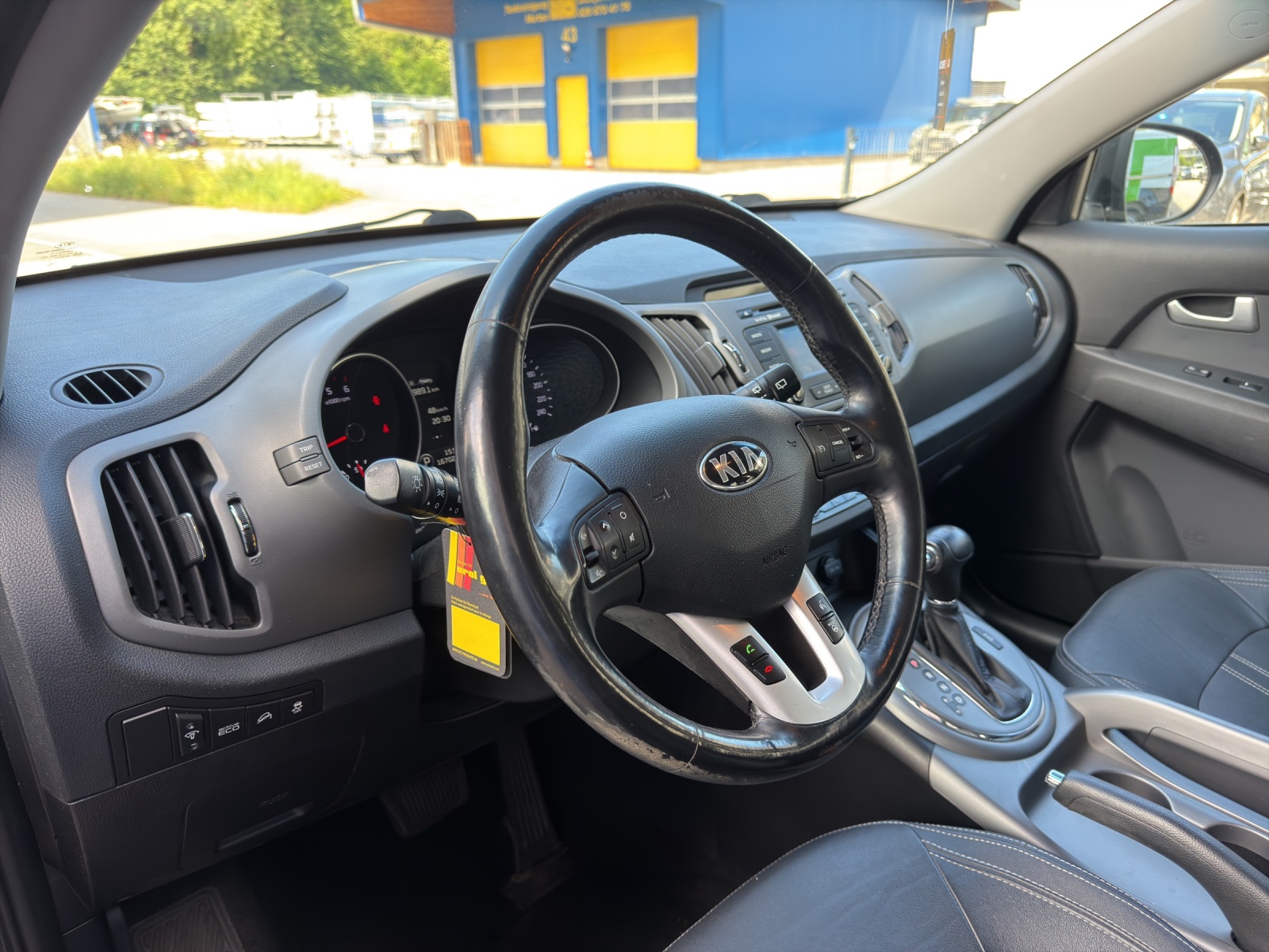 KIA Sportage 2.0 CRDi Trend 4WD Automatic-image-28