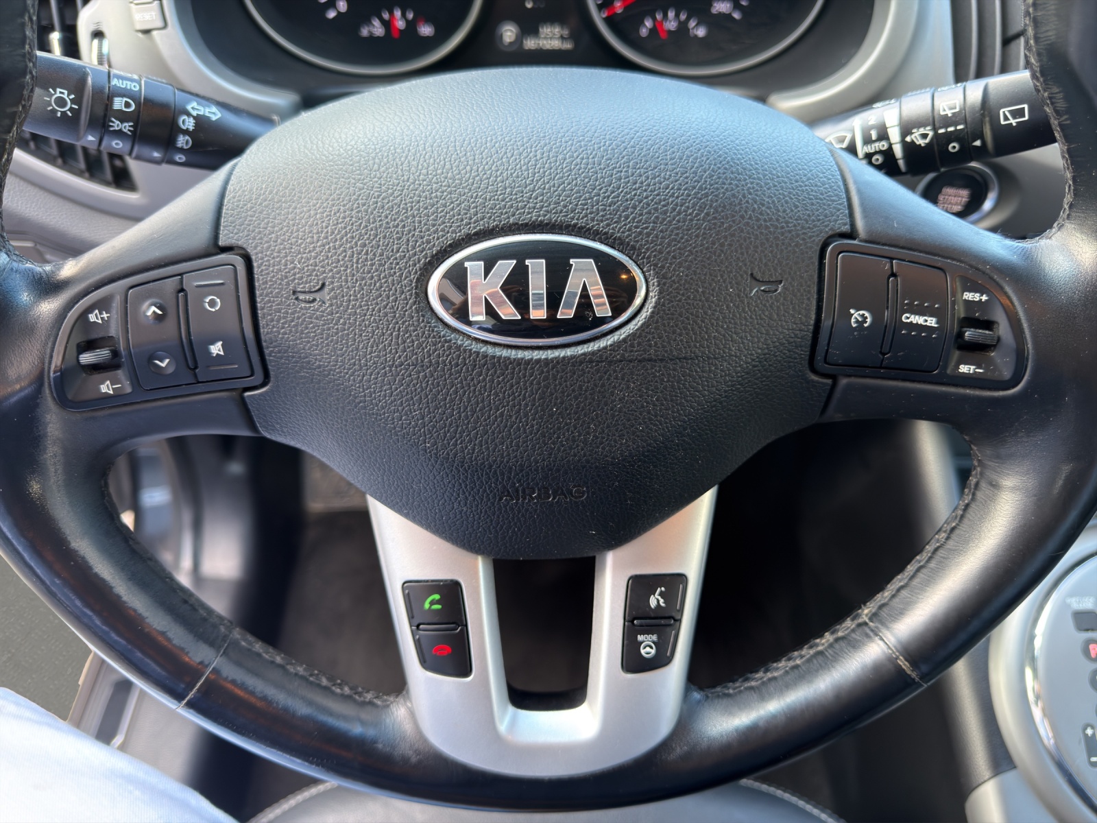 KIA Sportage 2.0 CRDi Trend 4WD Automatic-image-9