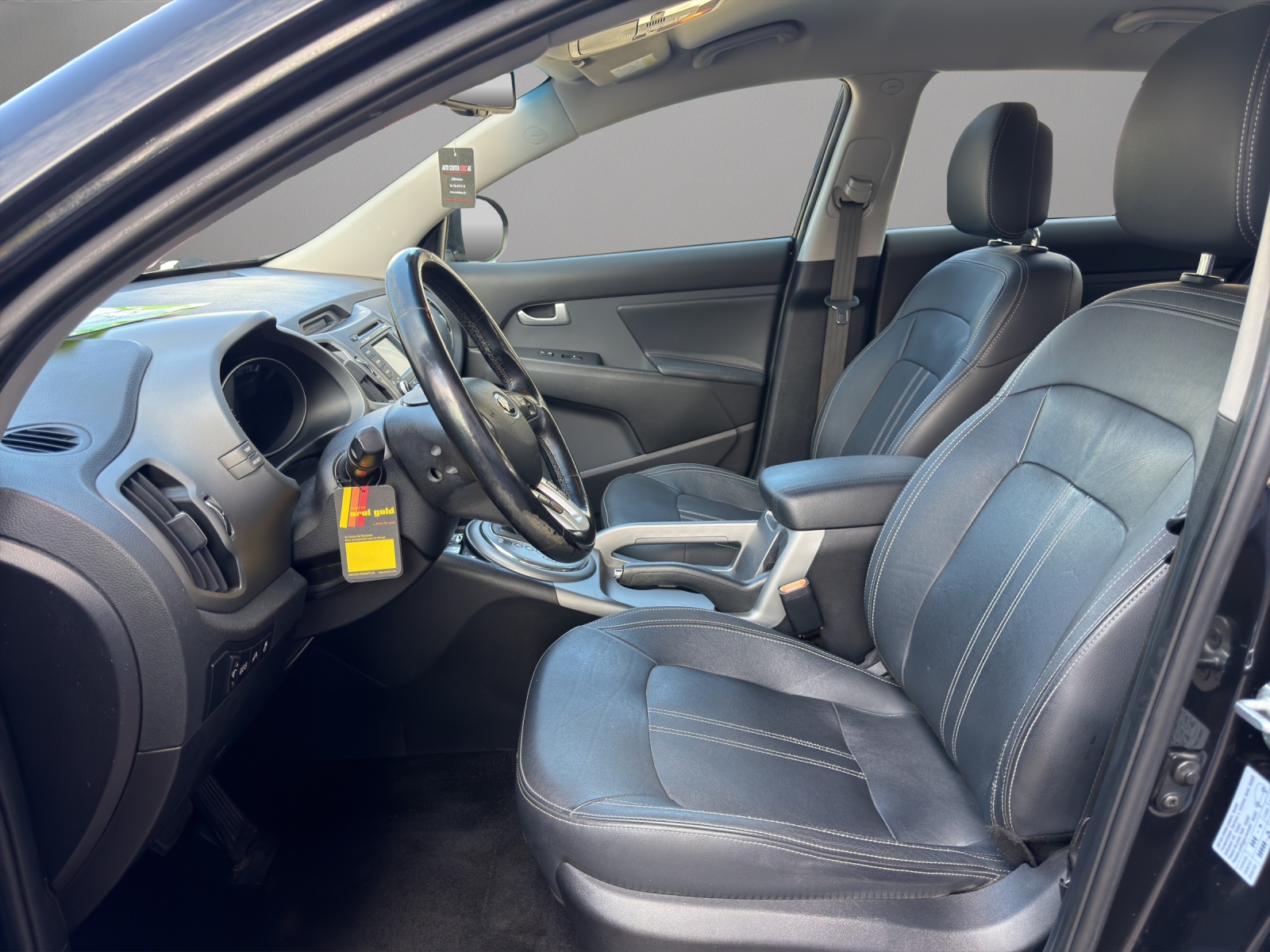 KIA Sportage 2.0 CRDi Trend 4WD Automatic-image-8