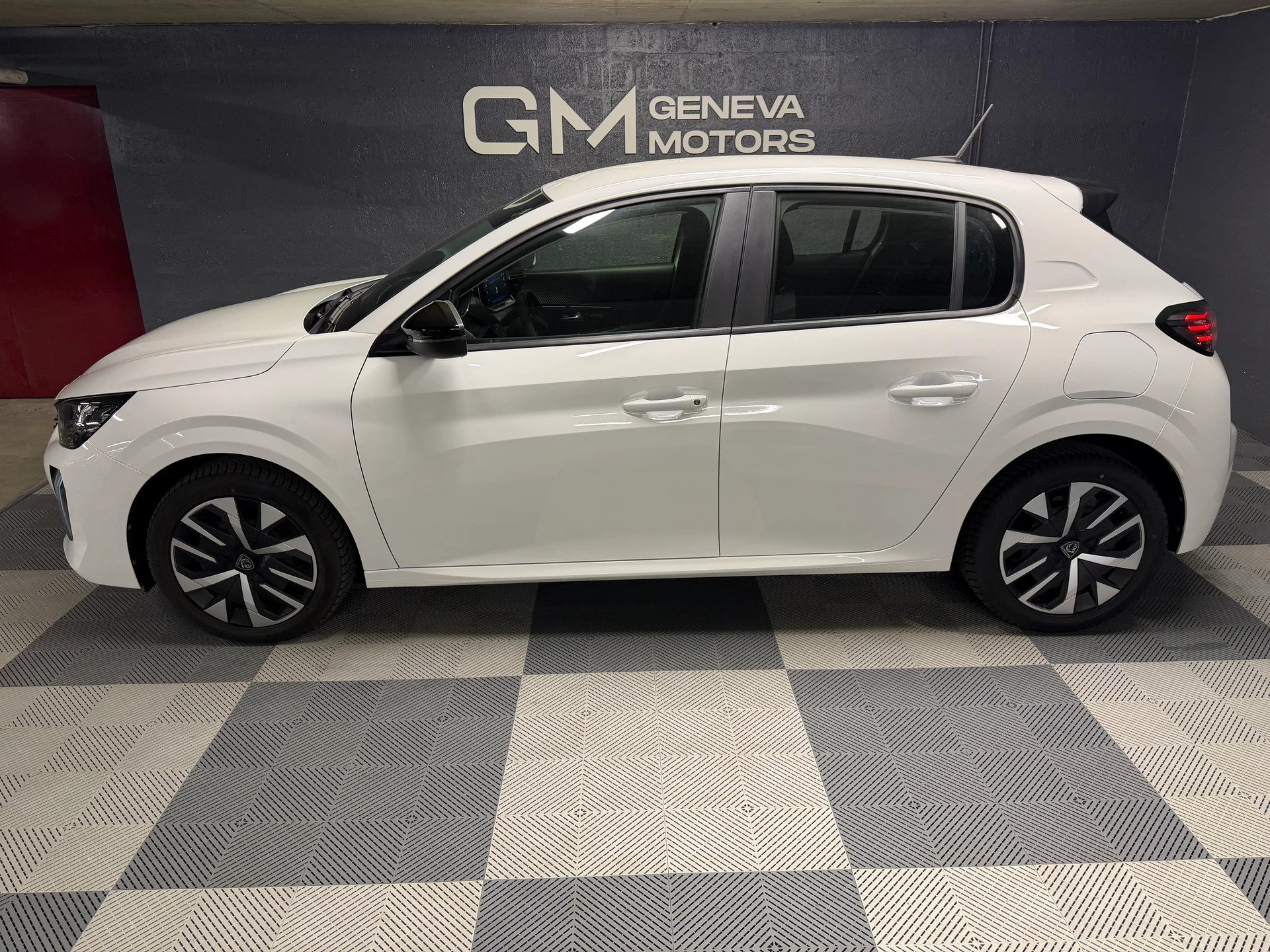 PEUGEOT 208 1.2 Active-image-6