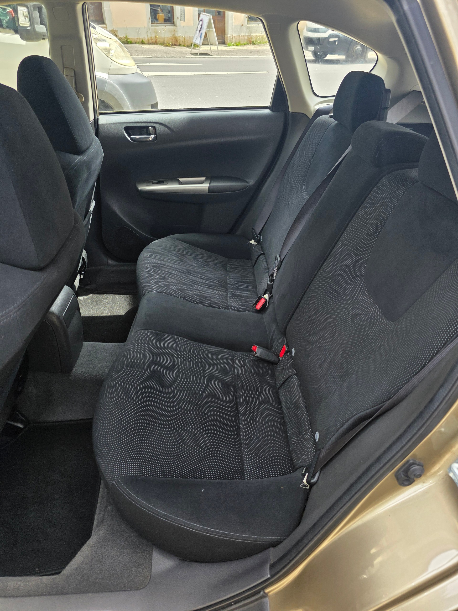 SUBARU Impreza 1.5R Swiss Automatic-image-9