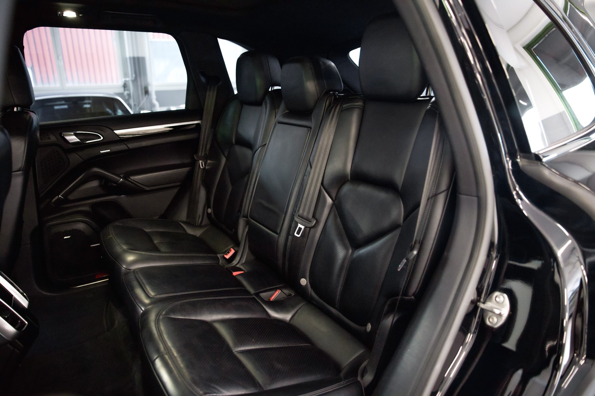PORSCHE Cayenne S Diesel-image-23