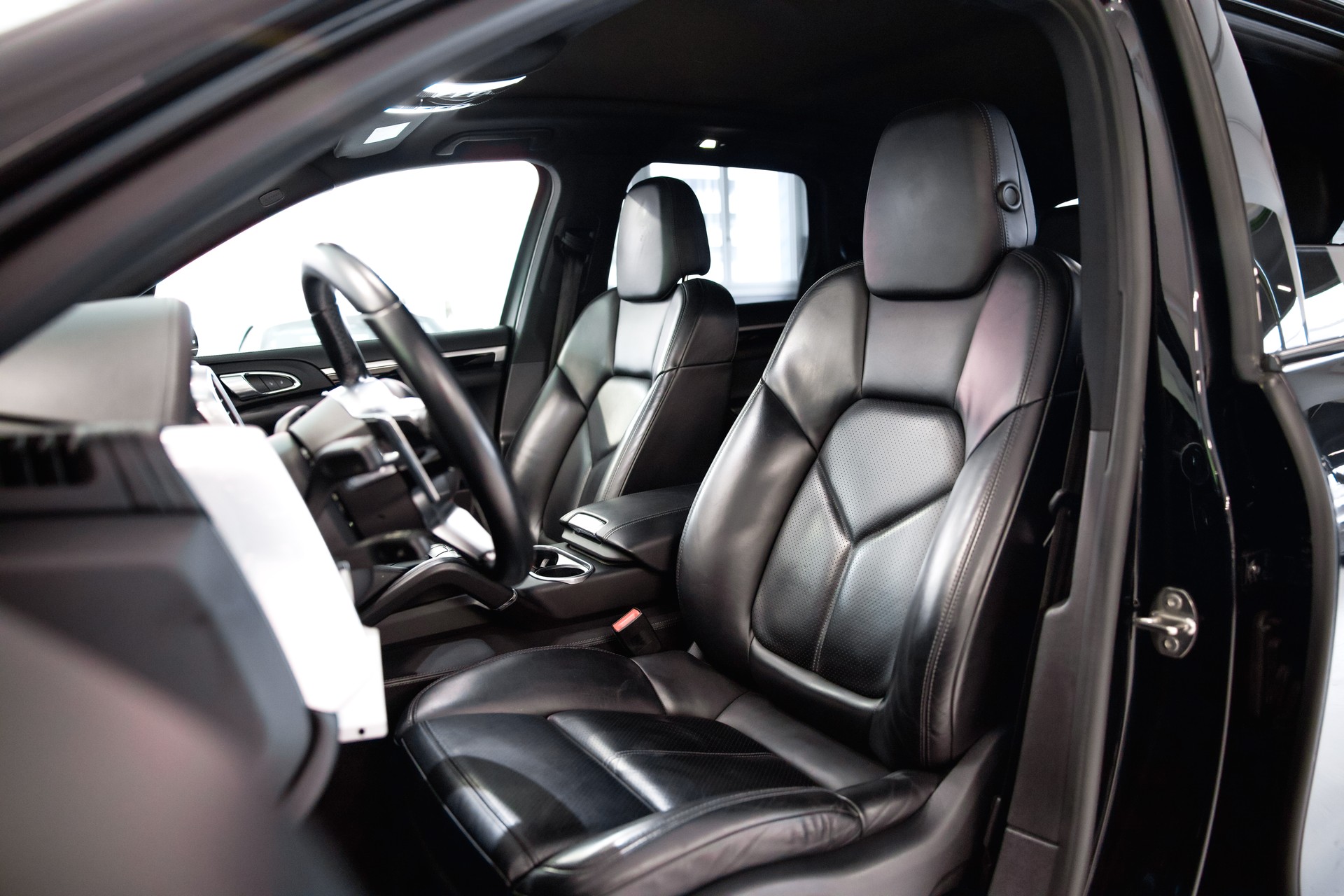 PORSCHE Cayenne S Diesel-image-19