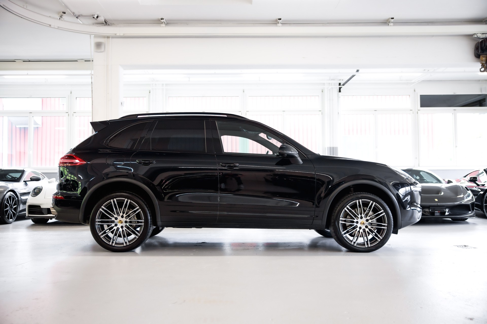 PORSCHE Cayenne S Diesel-showroom-element-3