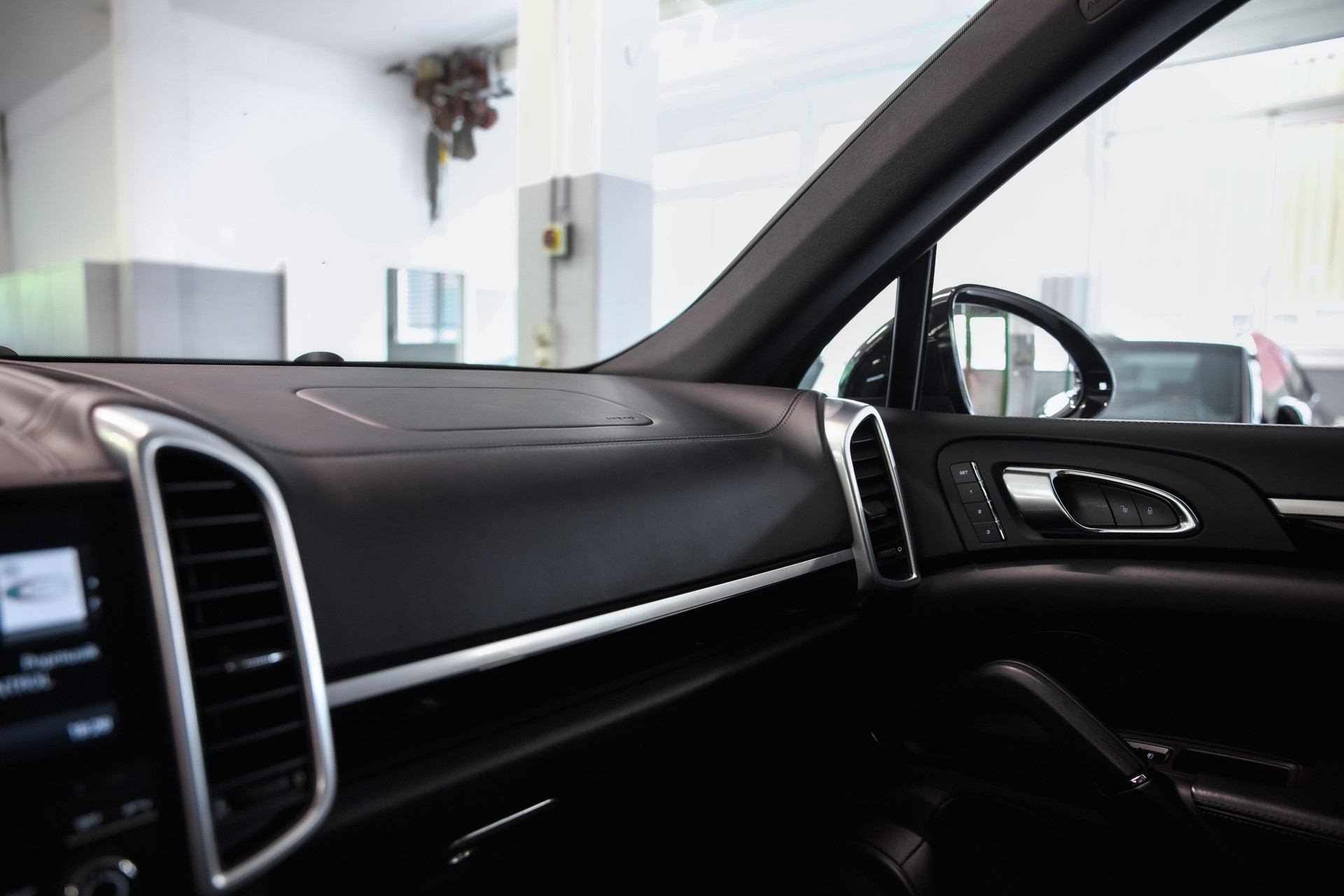 PORSCHE Cayenne S Diesel-image-28