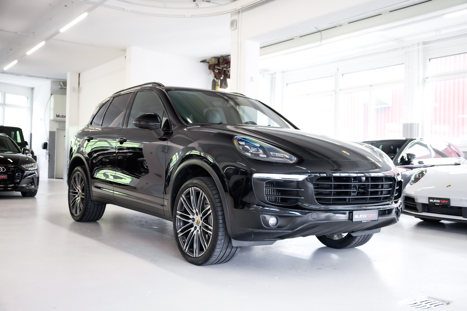 PORSCHE Cayenne S Diesel-showroom-element-2