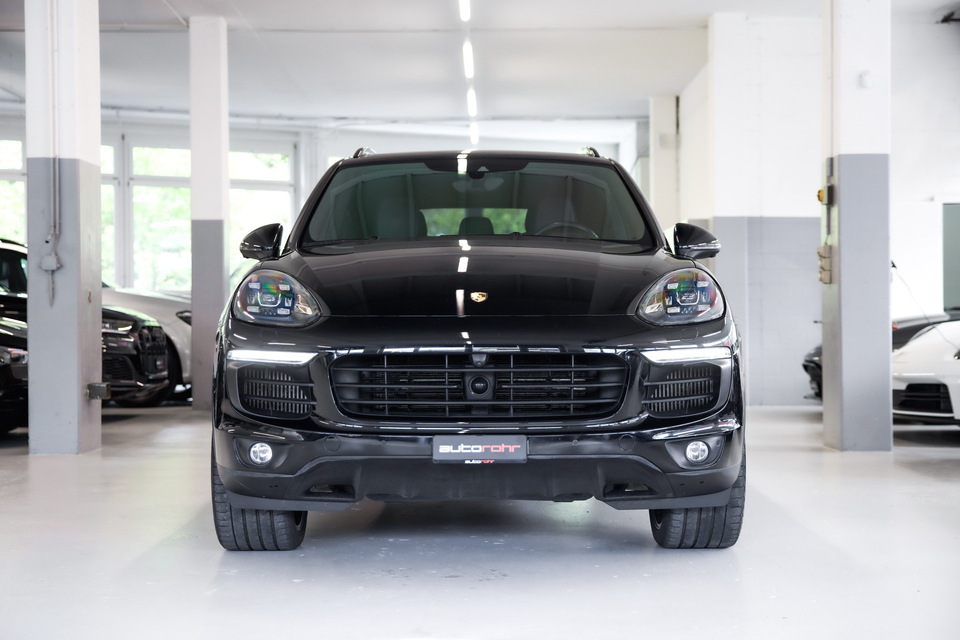 PORSCHE Cayenne S Diesel-showroom-element-1